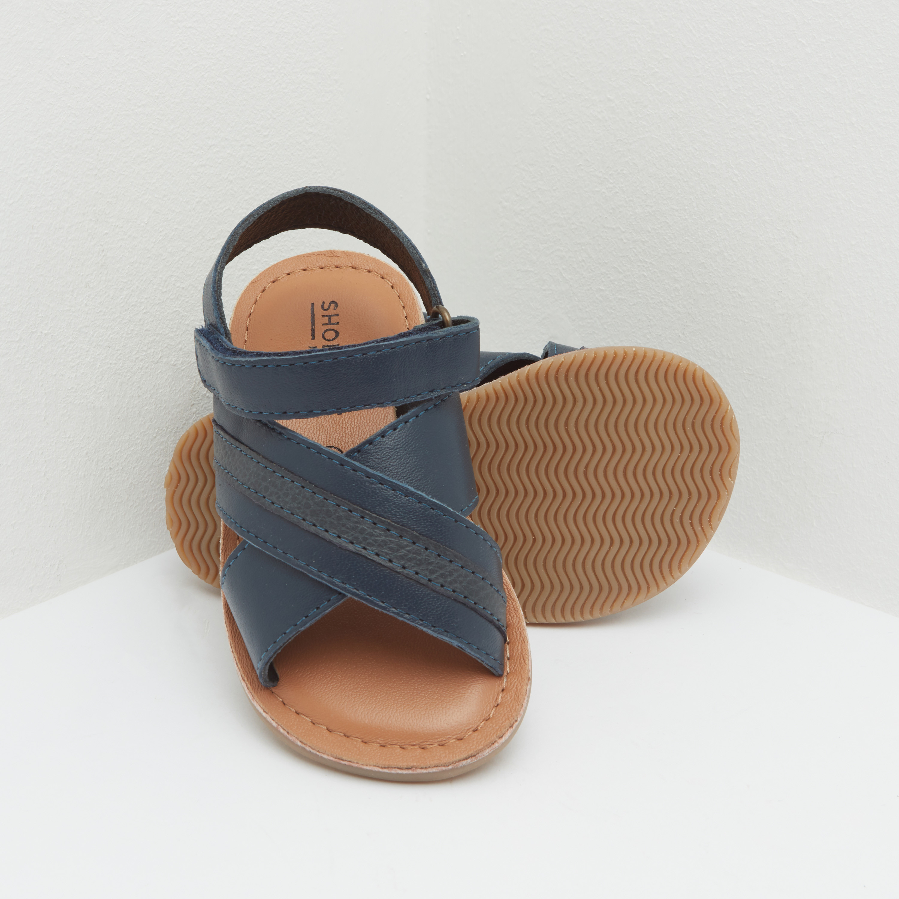 صندل بتفاصيل مغرّزة وحزام حول الكاحل وخطافة إغلاق-baby-boys-shoes-sandals-image-3