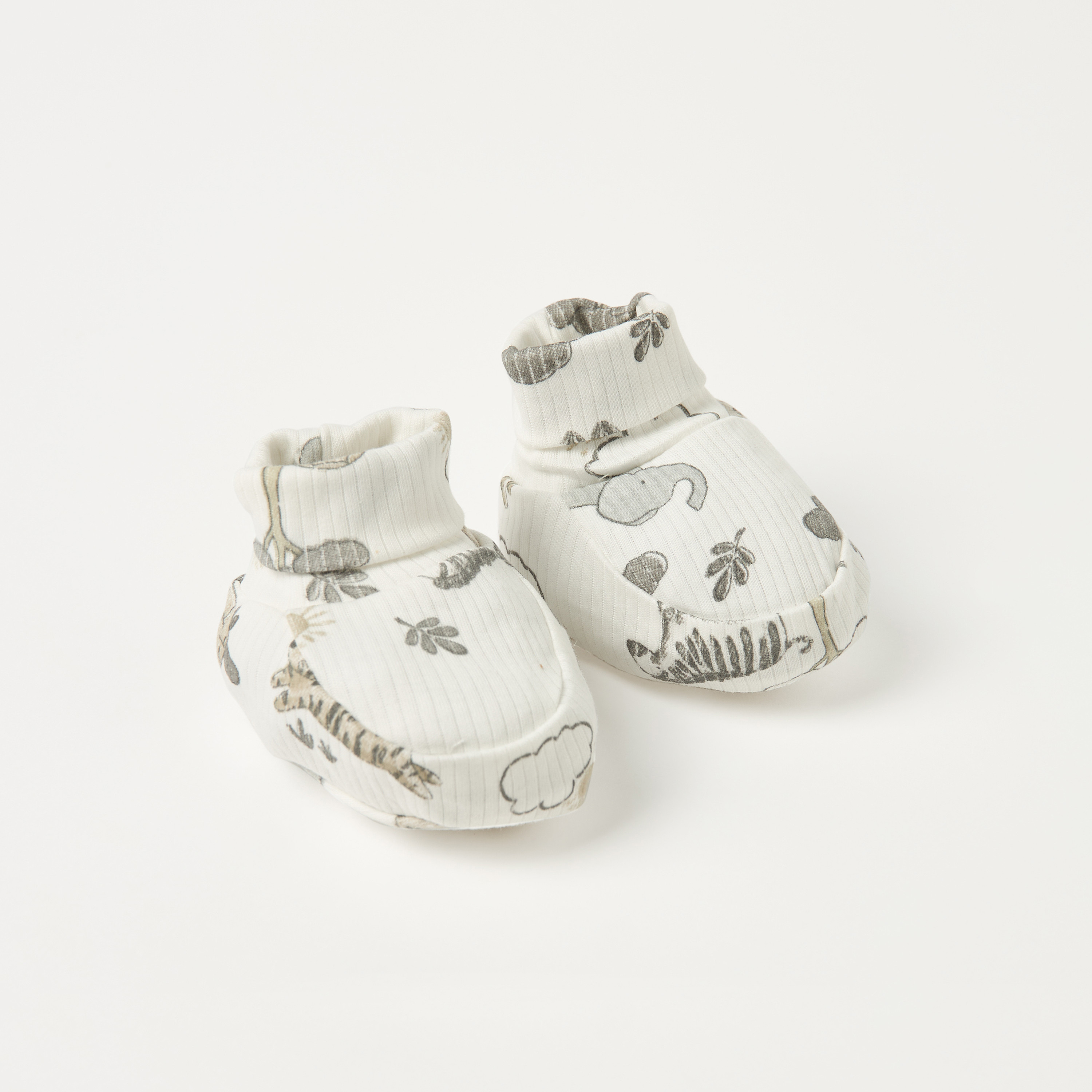 بوت بطبعات سفاري من جونيورز-promo_babyshop_Buy3for1_OMN230426-image-2