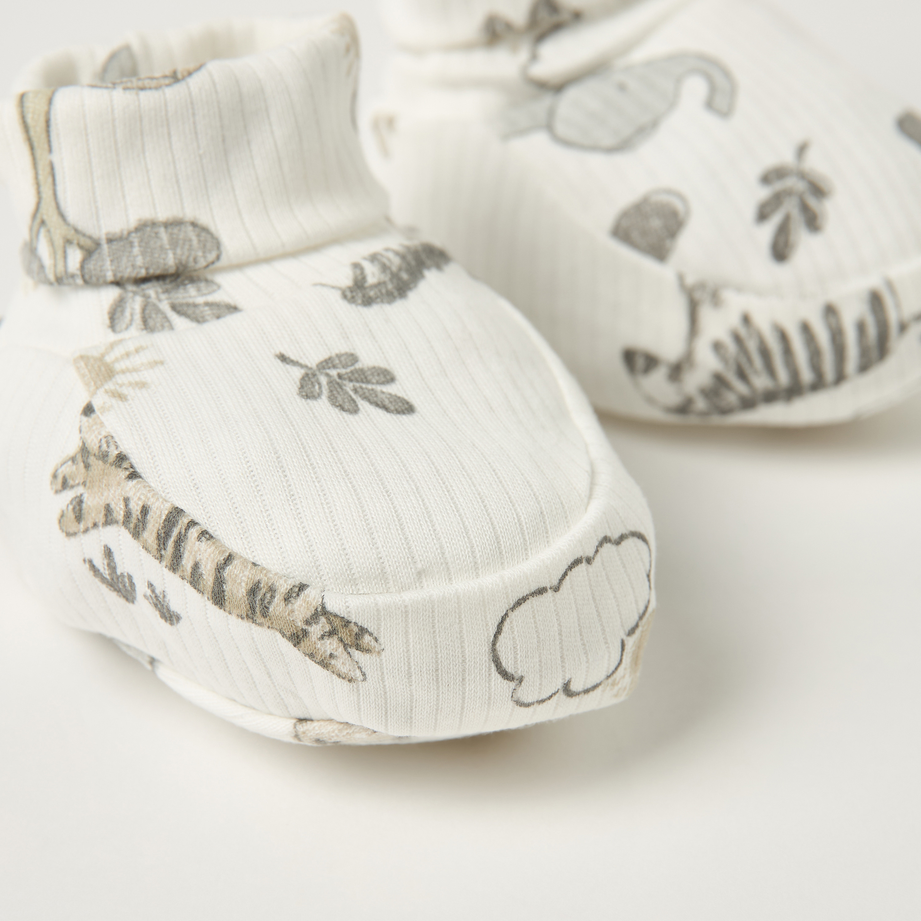 بوت بطبعات سفاري من جونيورز-promo_babyshop_Buy3for1_OMN230426-image-3