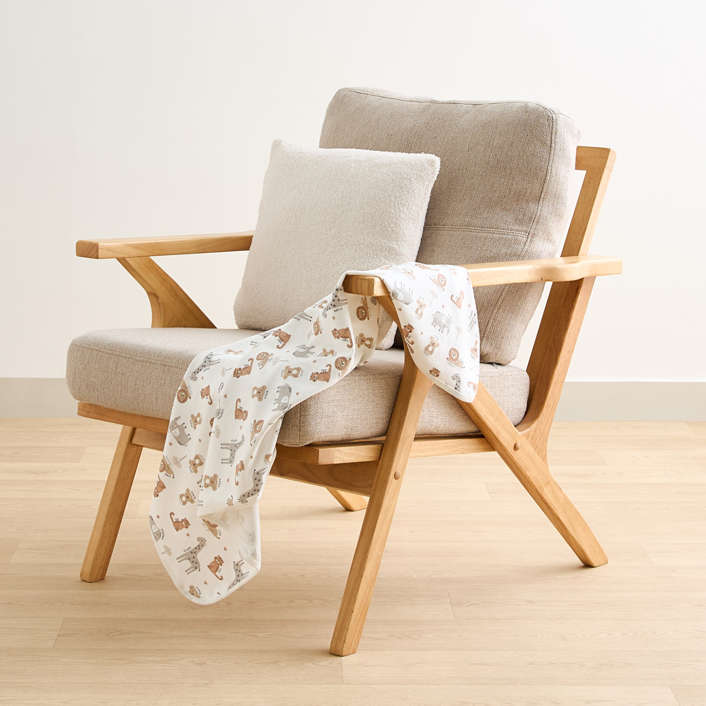 طقم بطانيات حديثي ولادة من قطعتين بطبعات من جونيورز - 70x70 سم-baby-nursery-blanketsandswaddles-receivingblankets-image-2