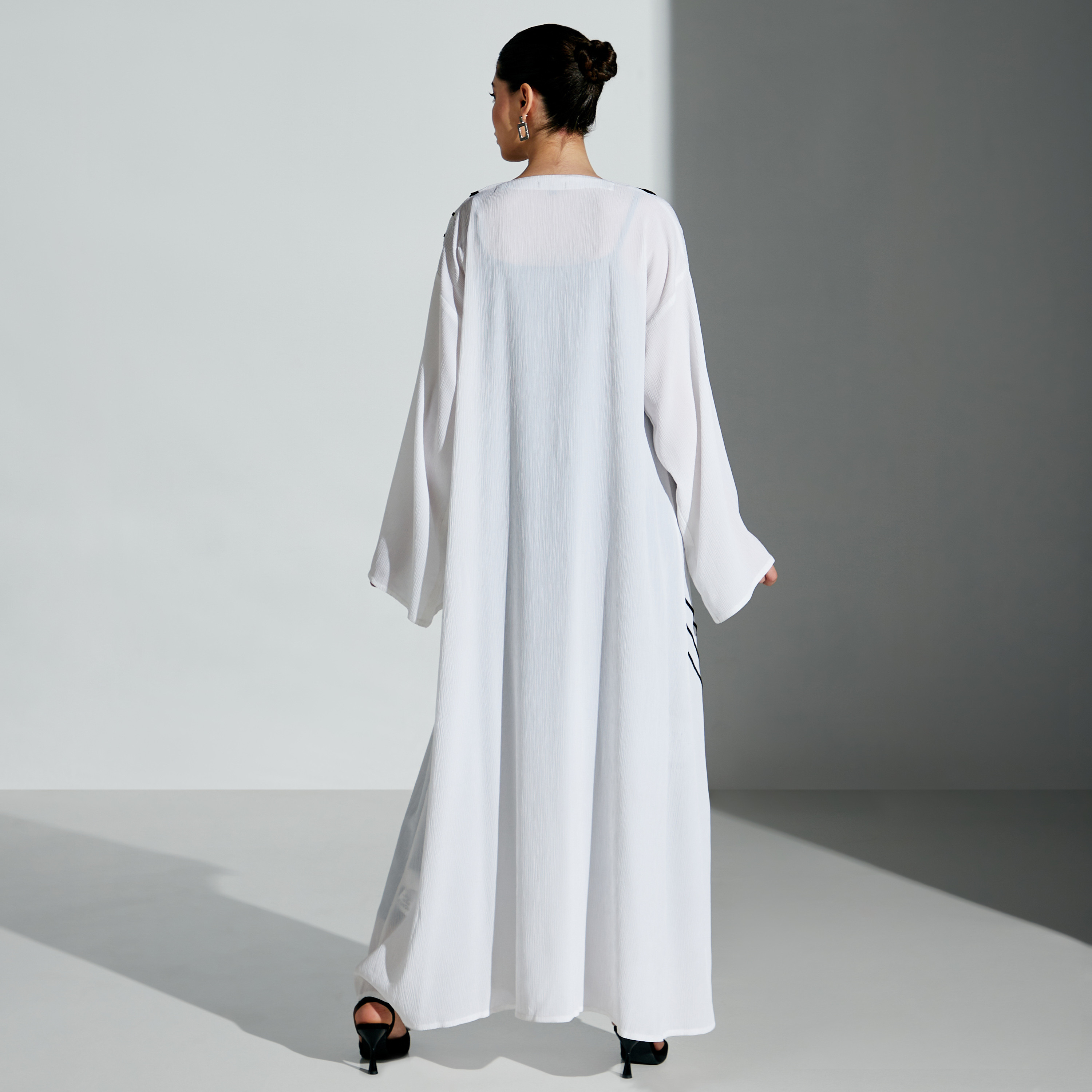 Si Noir Embroidered Abaya-women-arabicclothing-abayas-image-5