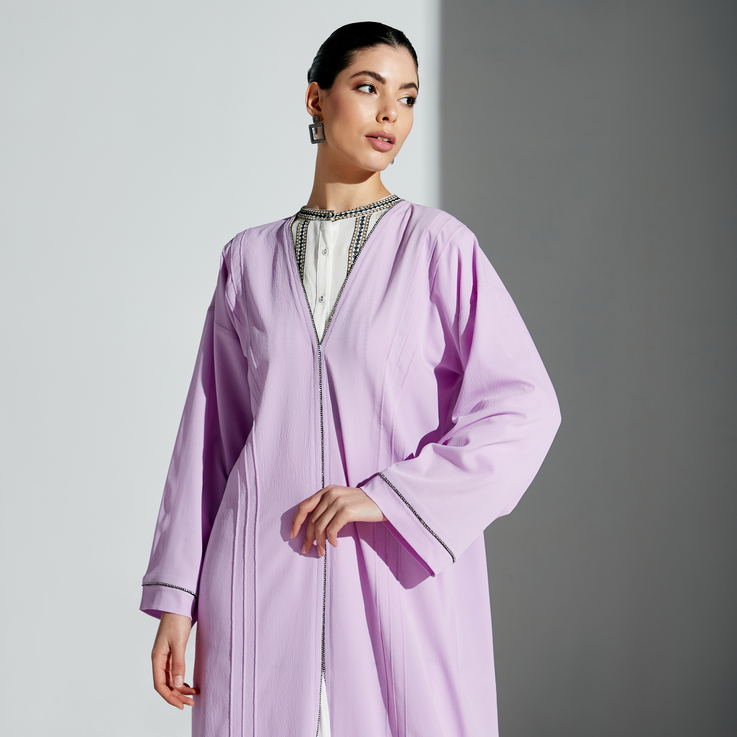 Si Noir Embellished Abaya with Pintuck Detail-women-arabicclothing-abayas-image-2