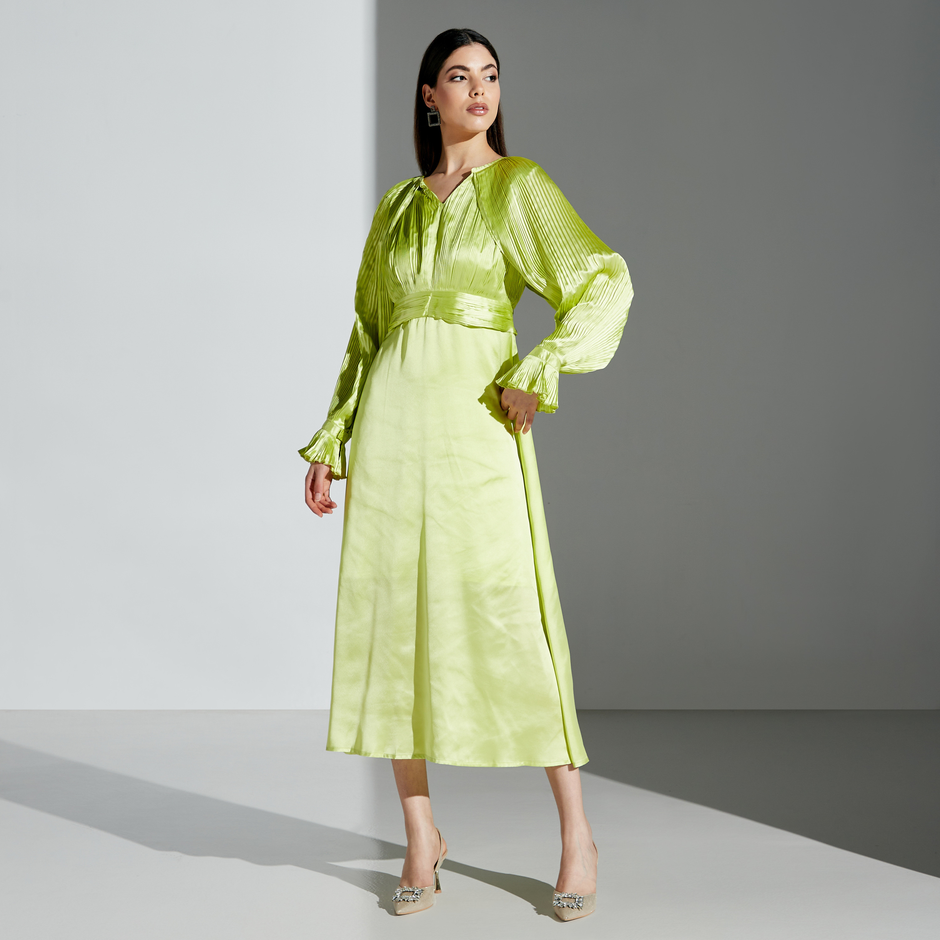Si Noir Pleated Midi Dress with Cinched Waist and Long Sleeves-women-clothing-dresses-image-1