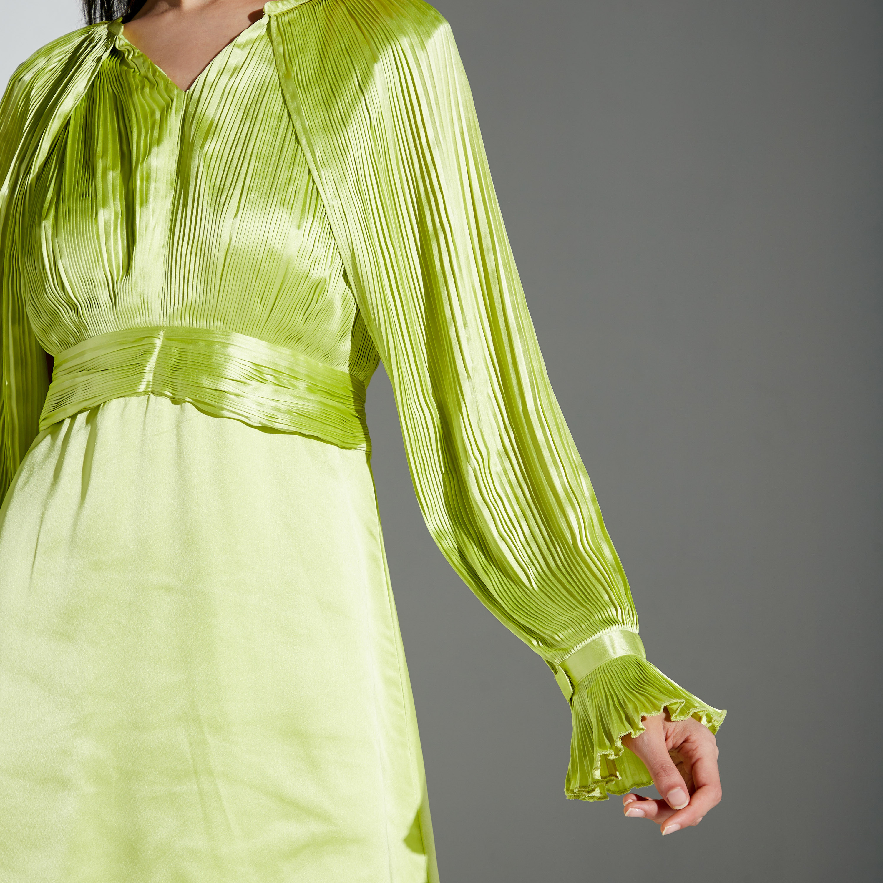 Si Noir Pleated Midi Dress with Cinched Waist and Long Sleeves-women-clothing-dresses-image-3