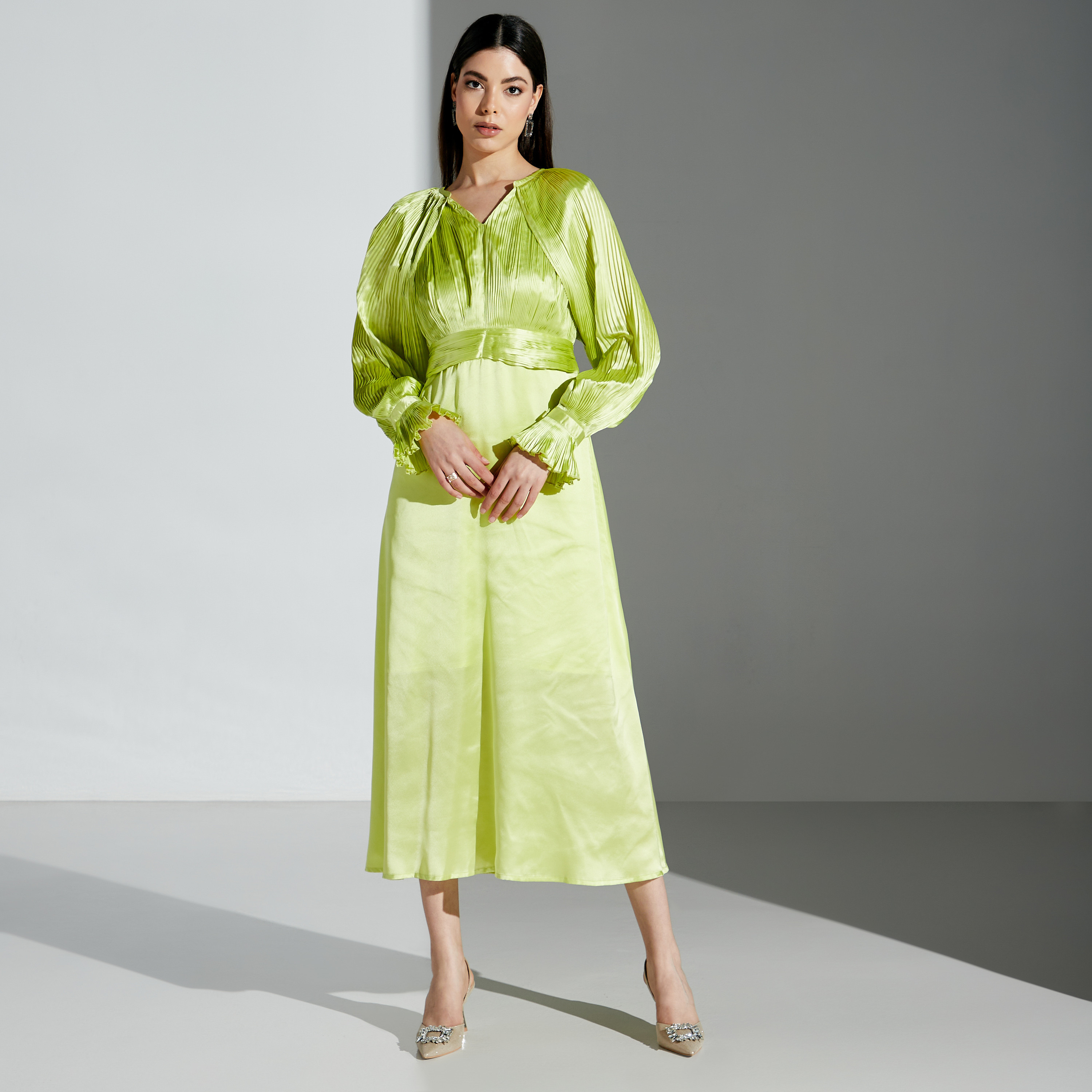 Si Noir Pleated Midi Dress with Cinched Waist and Long Sleeves-women-clothing-dresses-image-4