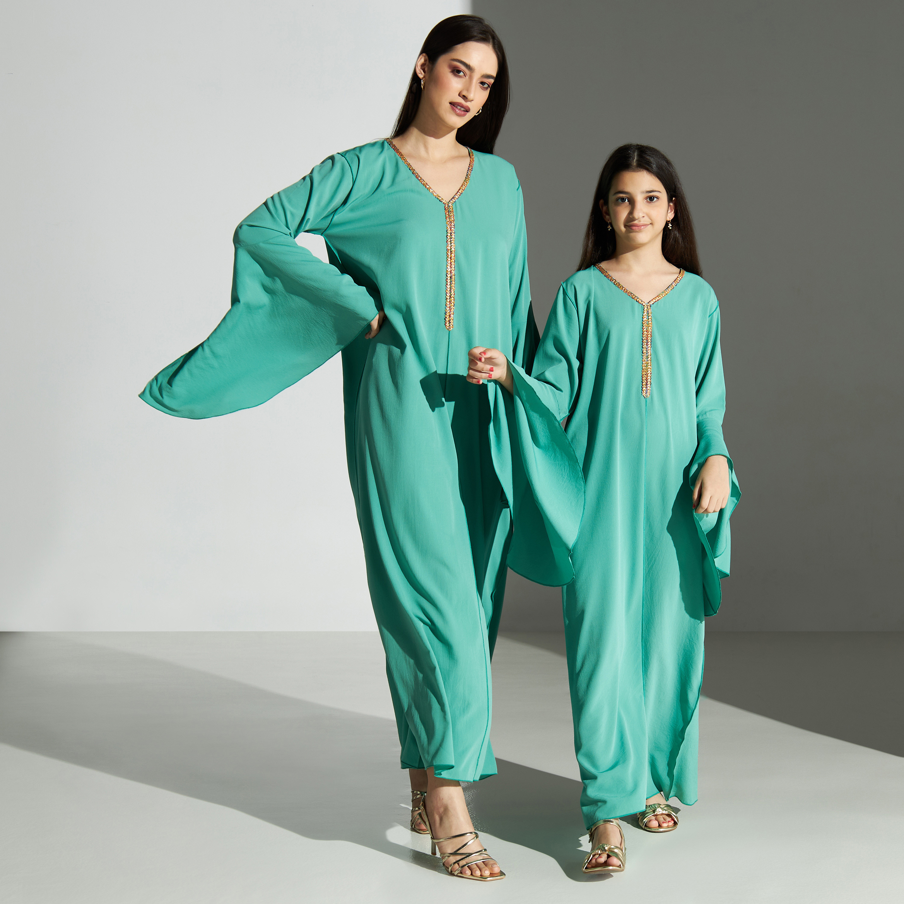 فستان ماكسي بياقة V وتفاصيل دانتيل من سي نوار -للبنت-girls-clothing-dressesandjumpsuits-image-2