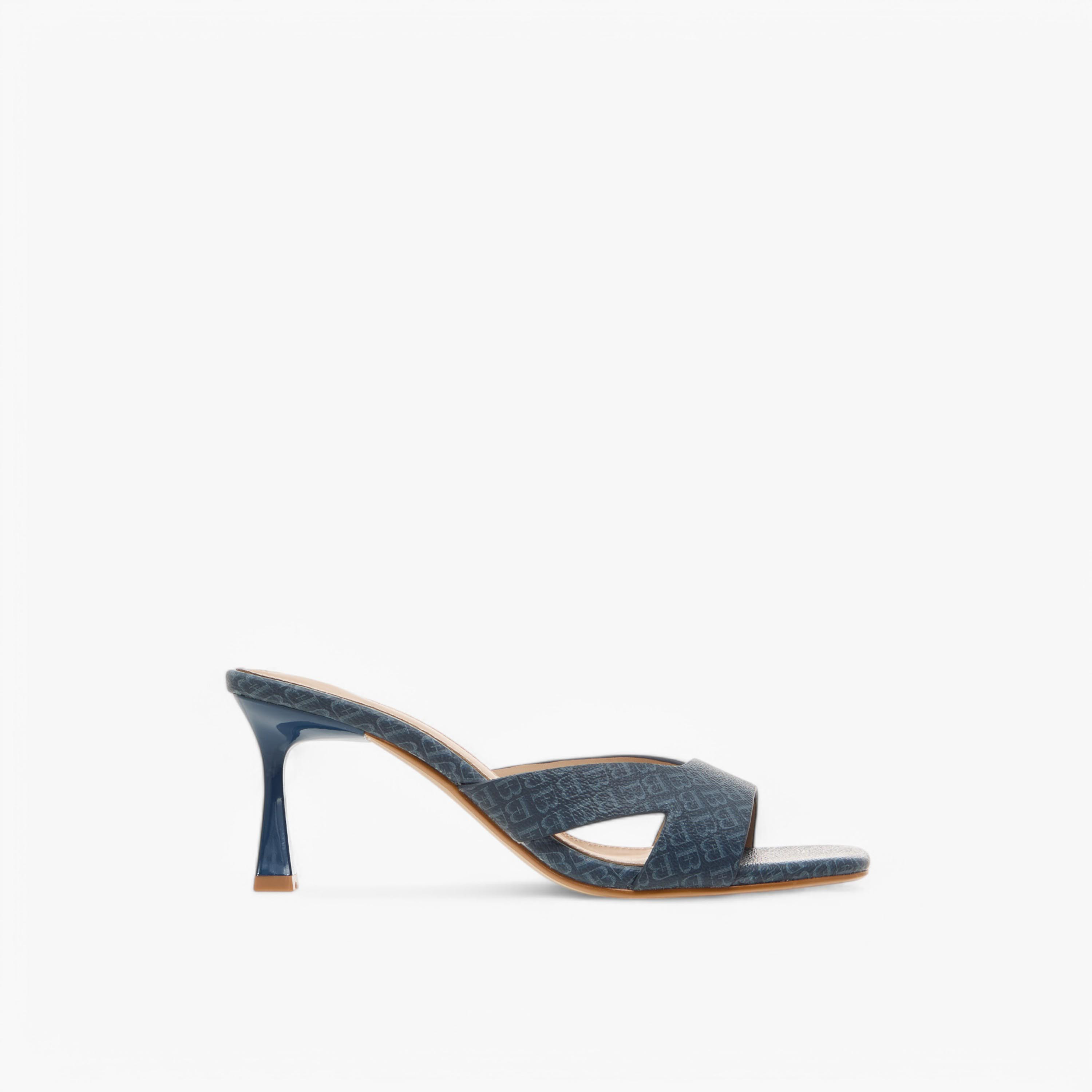 صندل سهل الارتداء بطبعات مونوجرام وكعب لامع من فلورا بيلا-women-shoes-sandals-heeled-image-3