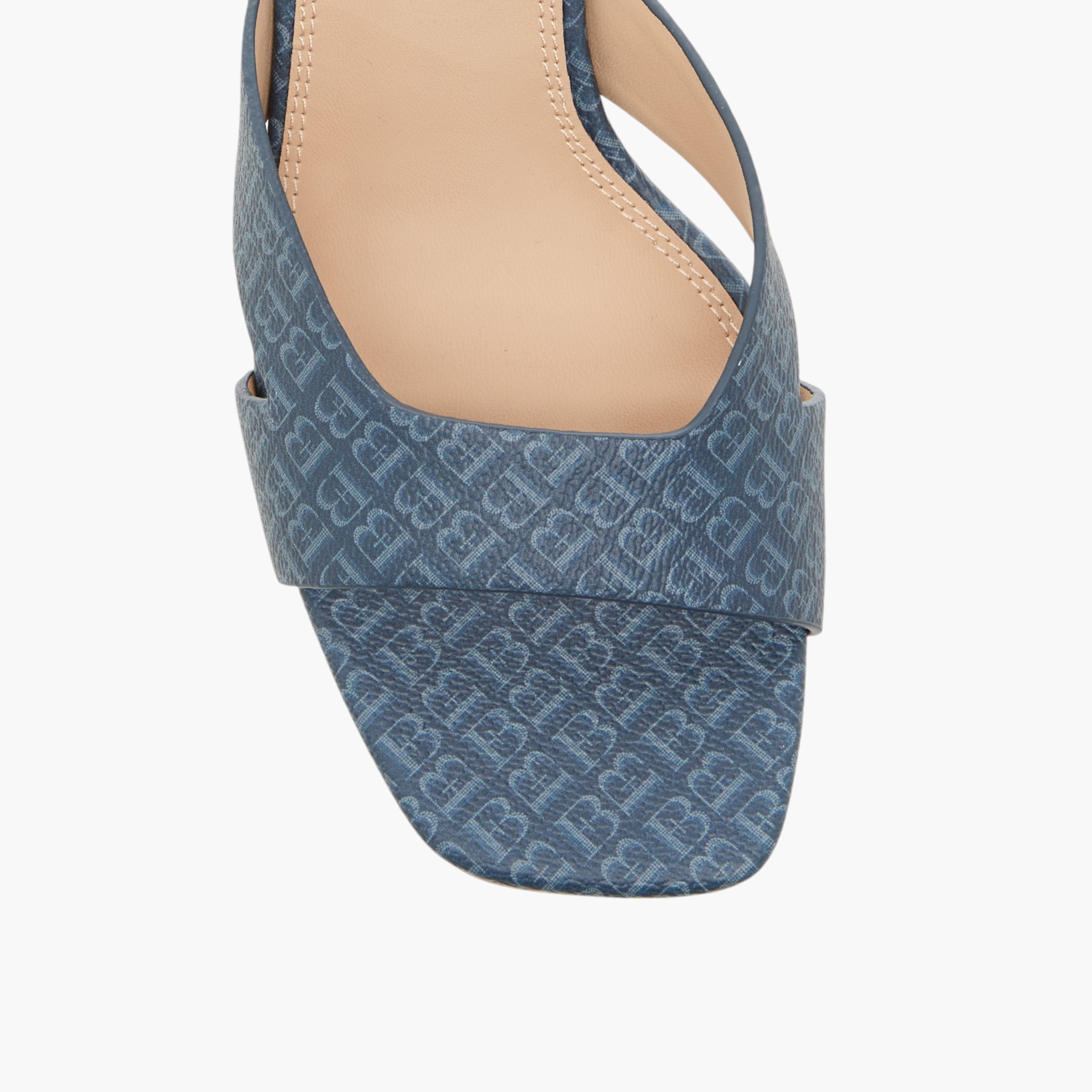 صندل سهل الارتداء بطبعات مونوجرام وكعب لامع من فلورا بيلا-women-shoes-sandals-heeled-image-4