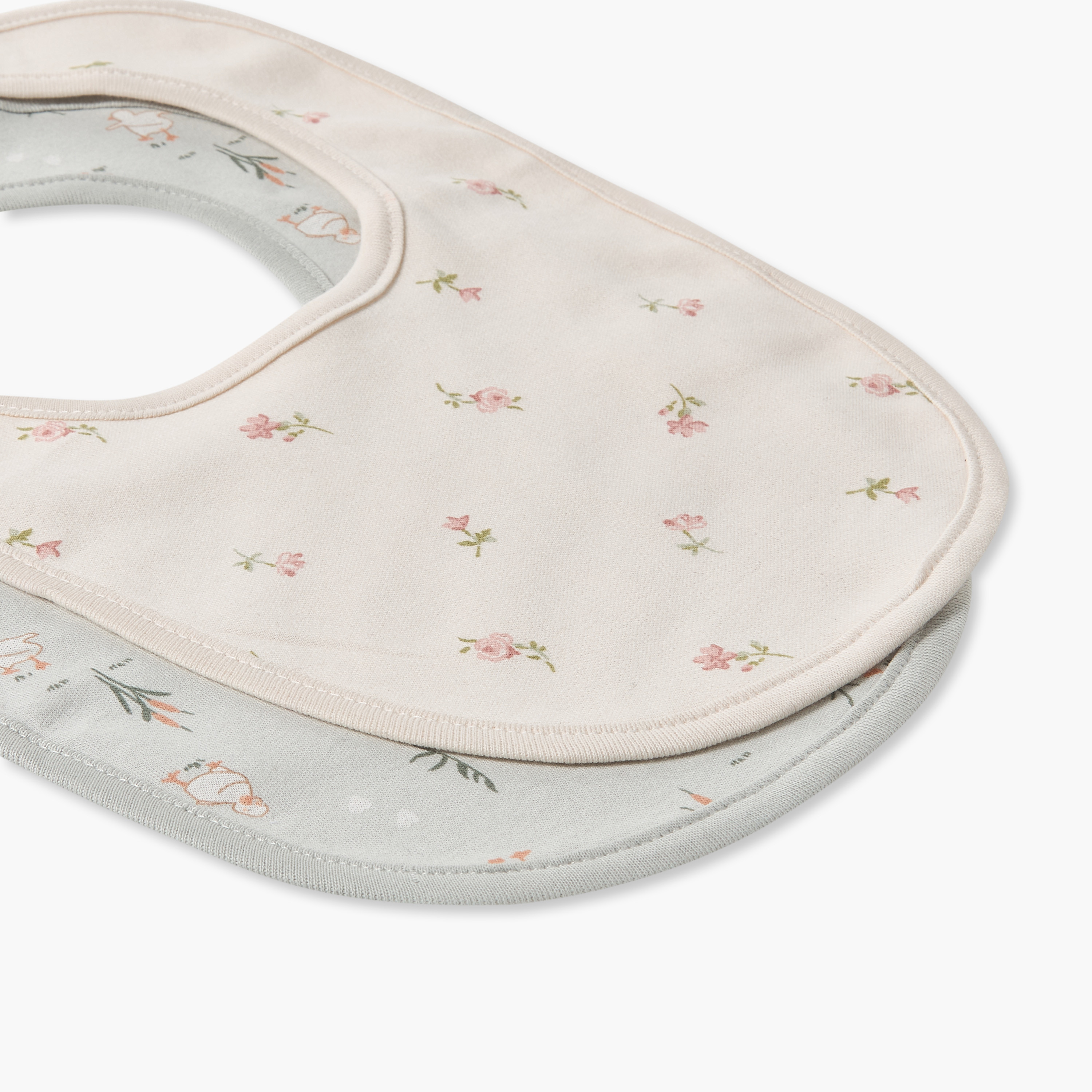 مرايل أطفال بطبعات نباتية من جونيورز - عبوة من قطعتين-baby-feeding-bibs-image-4
