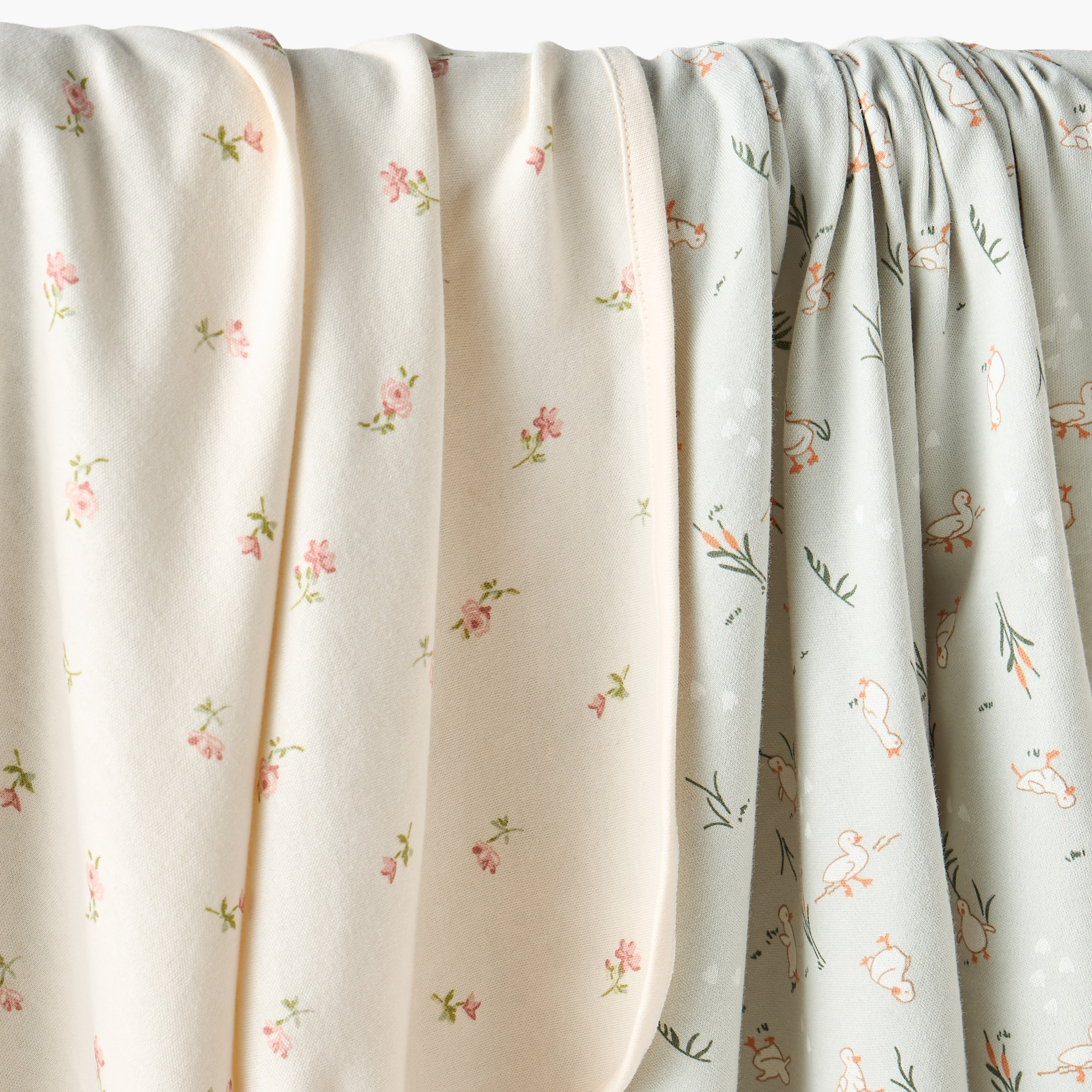 بطانيات حديثي ولادة قطن بطبعات أزهار من جونيورز - عبوة من قطعتين-baby-nursery-blanketsandswaddles-receivingblankets-image-4