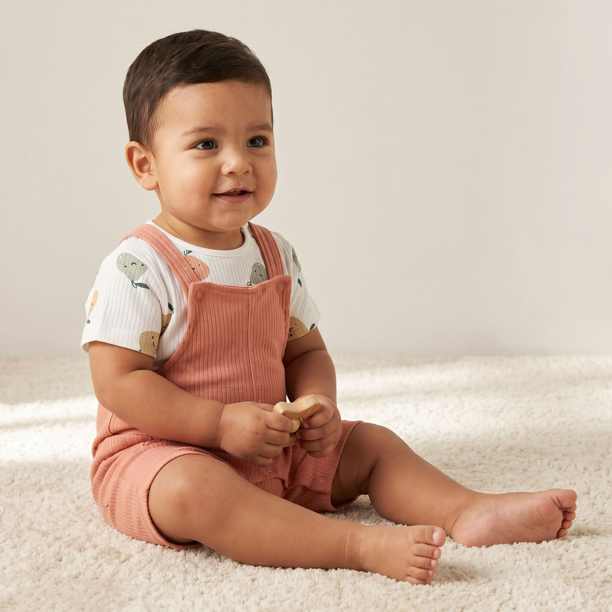 طقم تيشيرت بياقة ضيقة وأكمام قصيرة مع دنغري بطبعات فواكه من جونيورز-baby-boys-clothing-setsandcoords-image-1