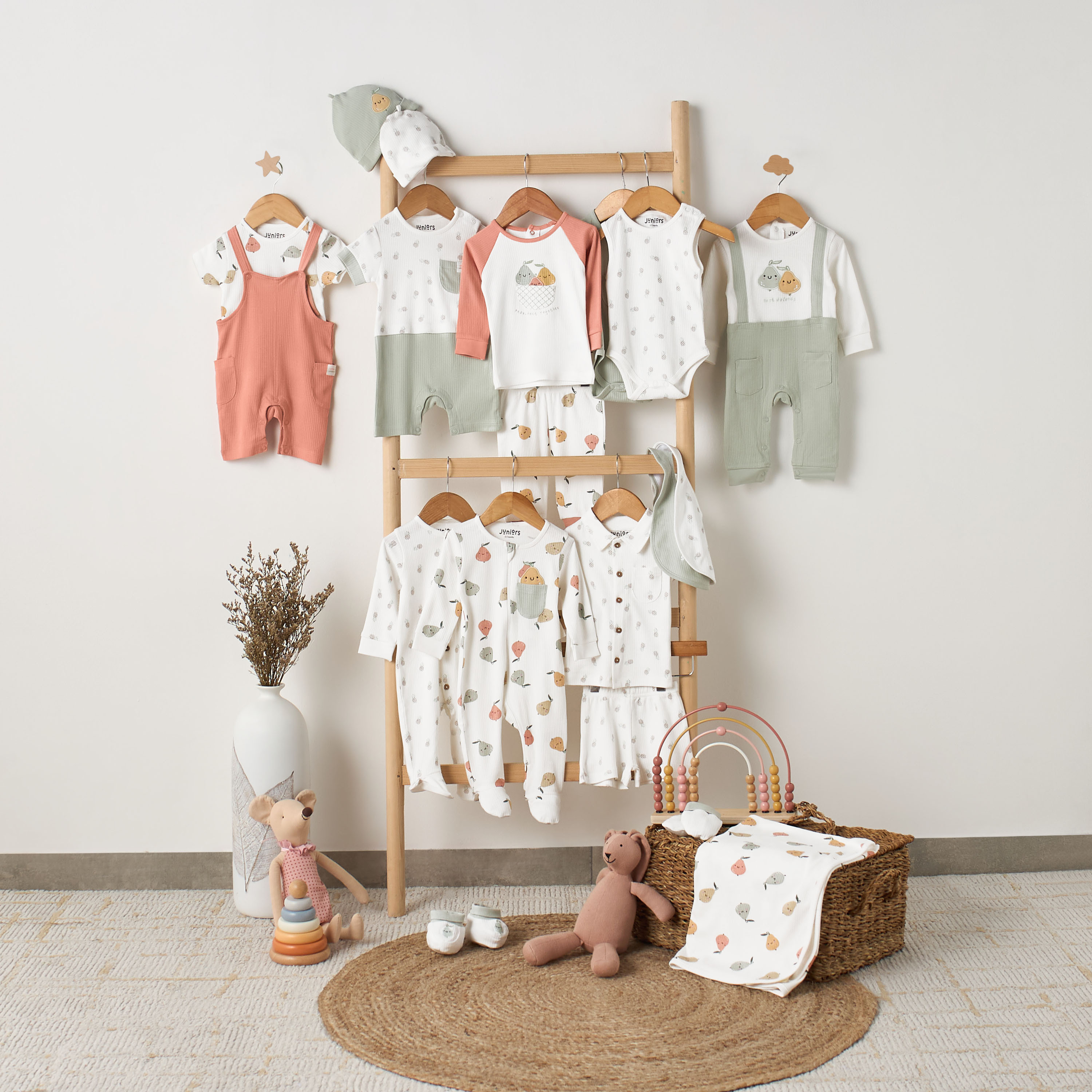 طقم تيشيرت بياقة ضيقة وأكمام قصيرة مع دنغري بطبعات فواكه من جونيورز-baby-boys-clothing-setsandcoords-image-8