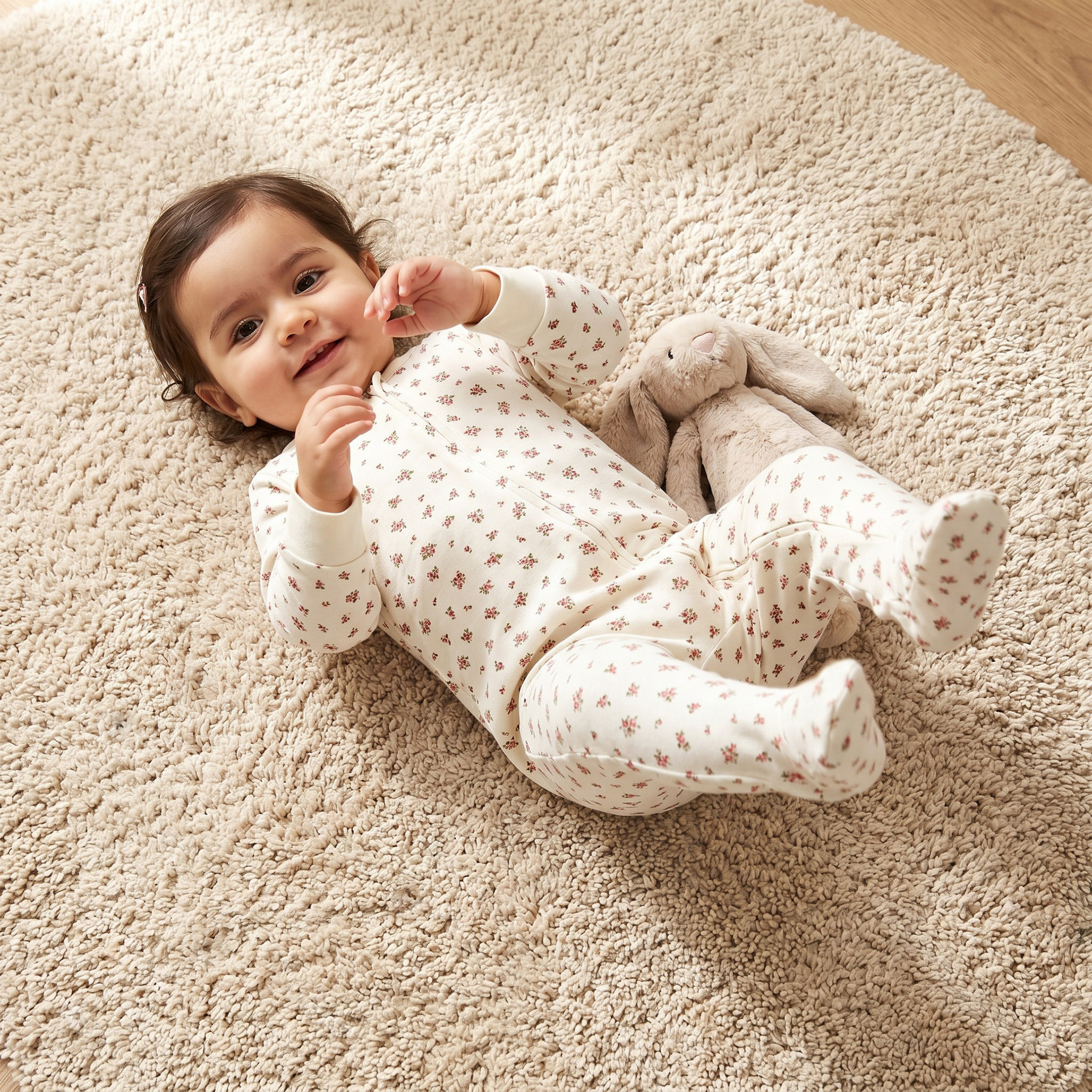 بدلة نوم قطن بياقة مستديرة وأكمام طويلة وطبعات زهرية من جونيورز-baby-girls-clothing-nightwear-sleepsuits-image-1