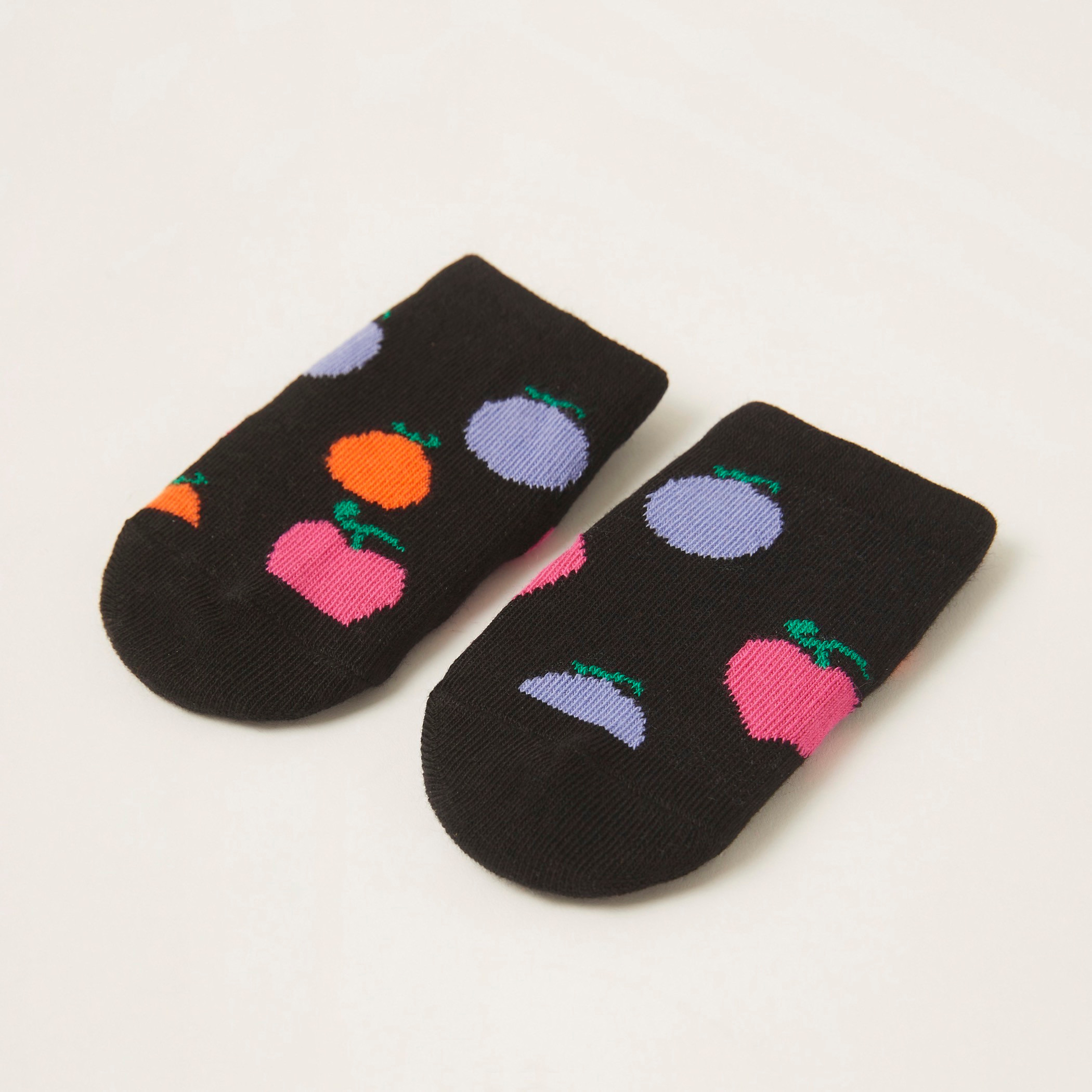 جورب بطبعات من جونيورز-promo_babyshop_Buy3for1_OMN230426-image-2