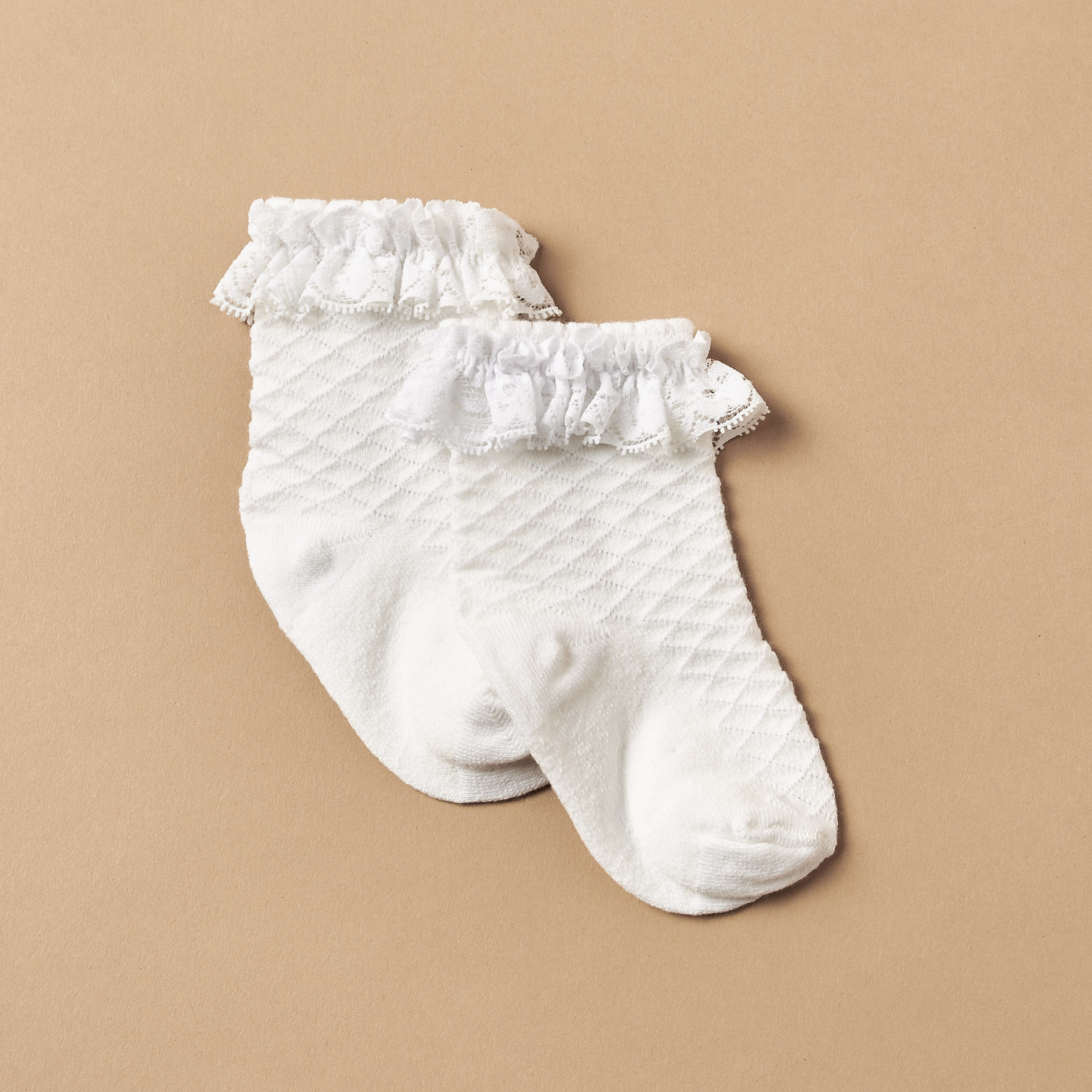 جوارب بارزة الملمس بتفاصيل كشكش من جيجلز-promo_babyshop_Buy3for1_OMN230426-image-2