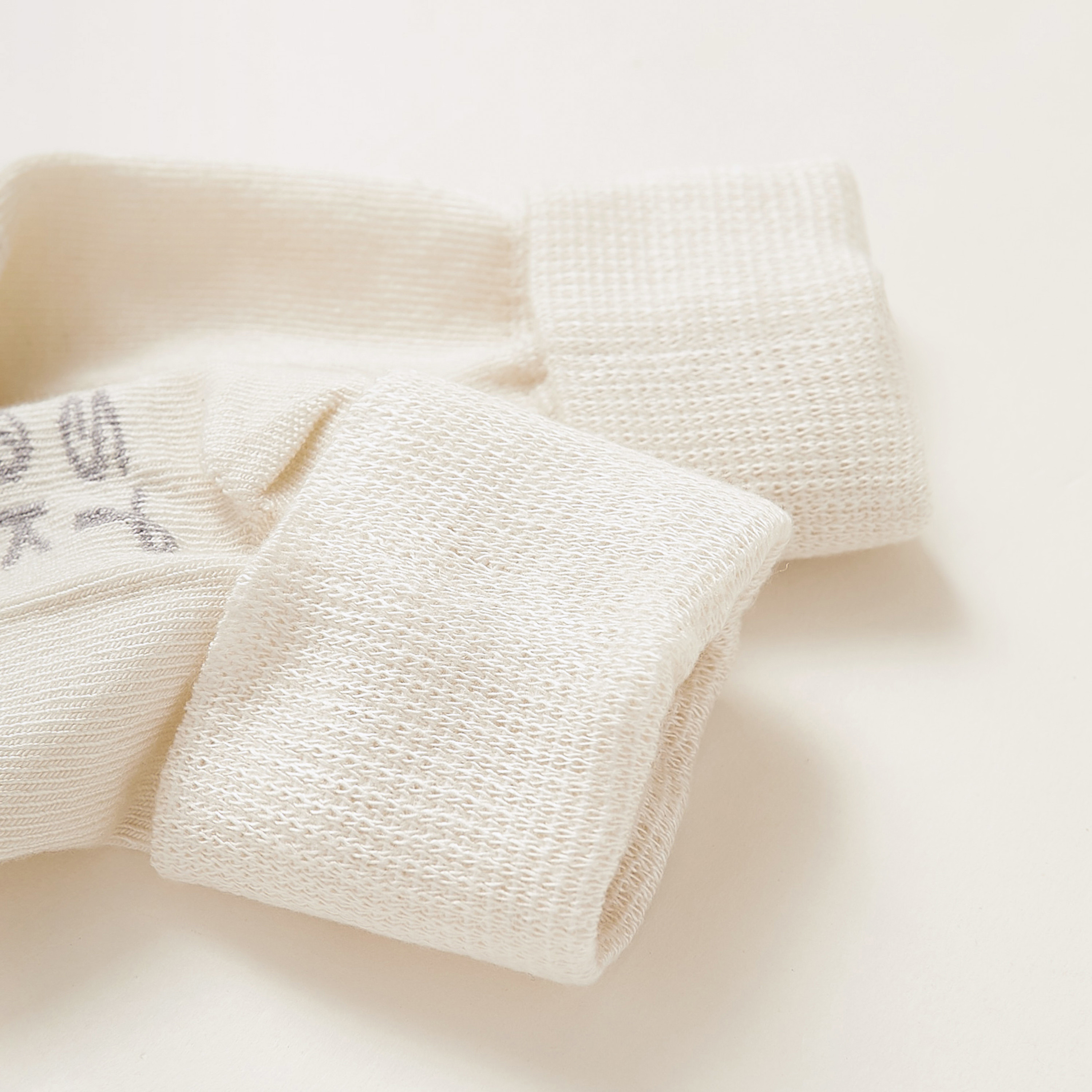 جورب بطبعات شعار من جيجلز-promo_babyshop_Buy3for1_OMN230426-image-3