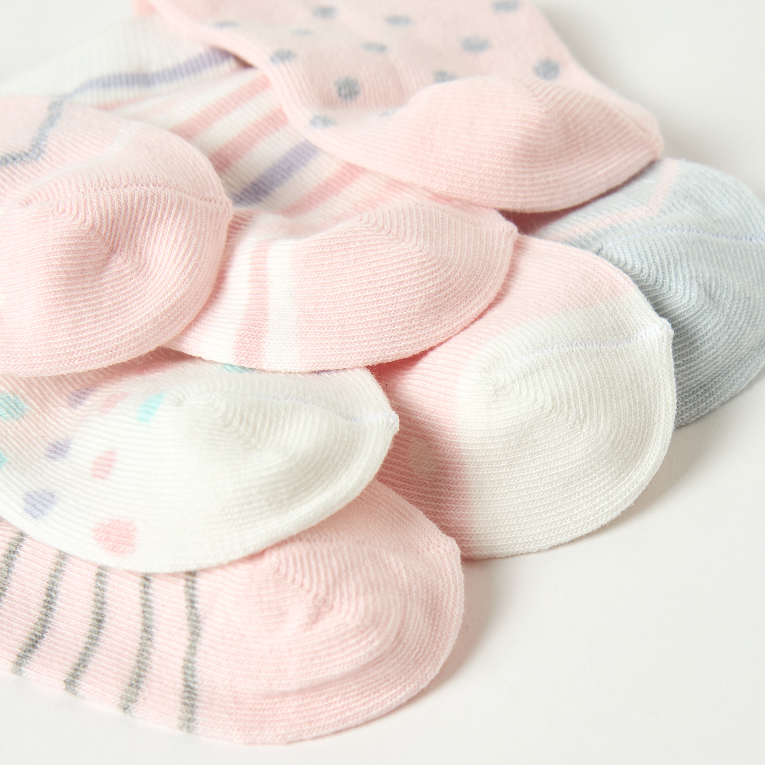 طقم جوارب 7 أزواج بطول الكاحل بطبعات من جونيورز-baby-girls-accessories-socks-image-1