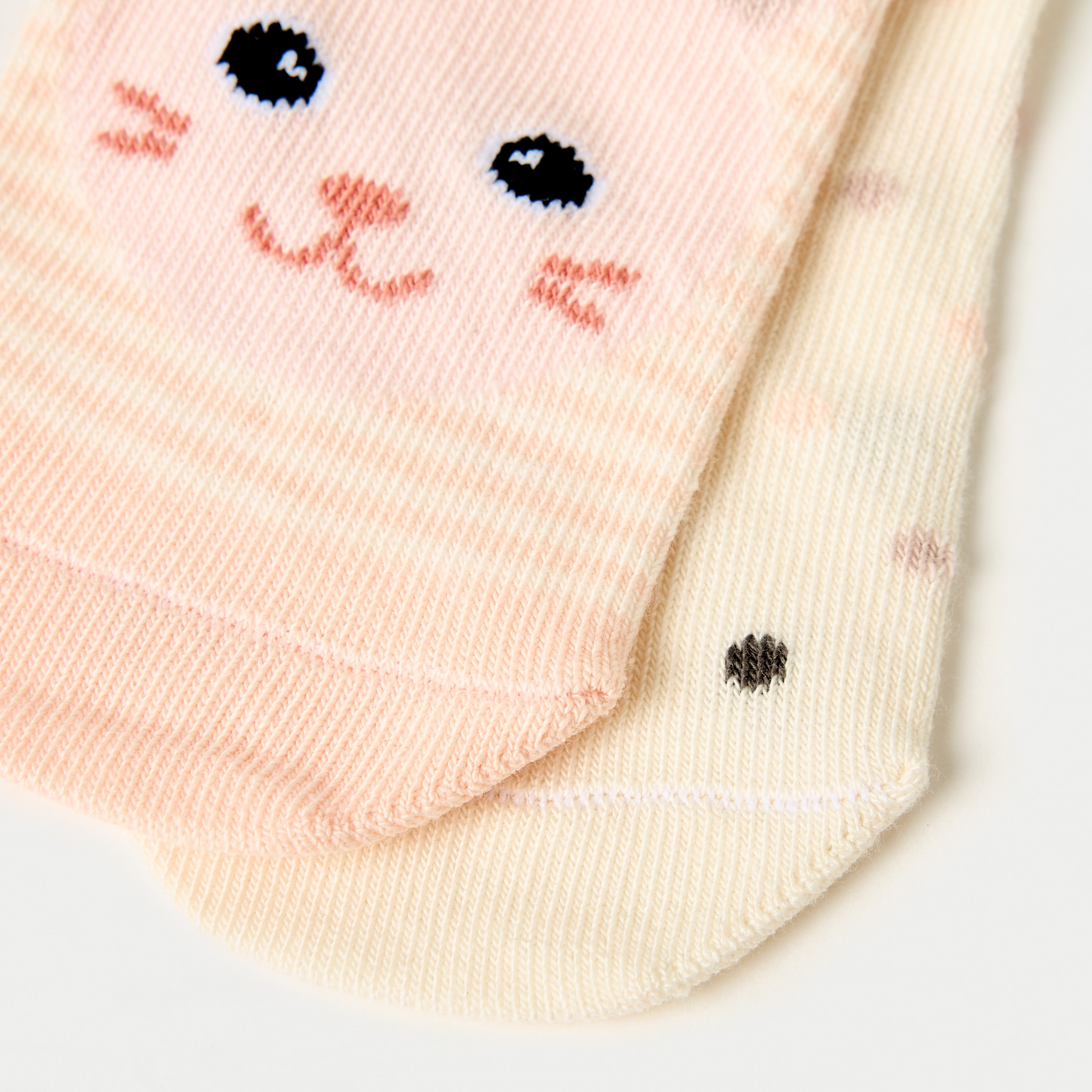 طقم جوارب زوجين بطول الكاحل وطبعات من جونيورز-promo_babyshop_Buy3for1_OMN230426-image-4