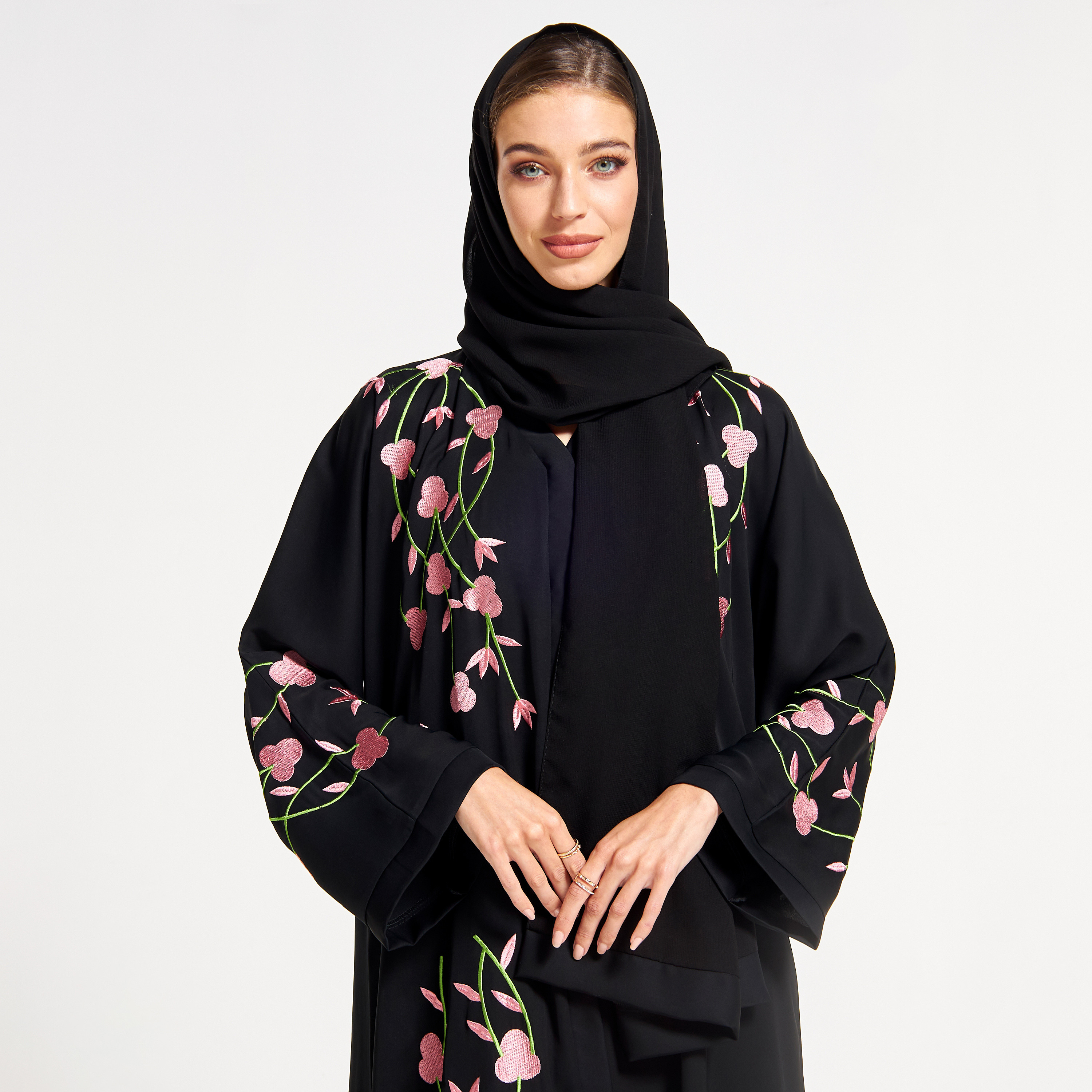 عباية بياقة V وتطريز زهري من إل إس-women-arabicclothing-abayas-image-2