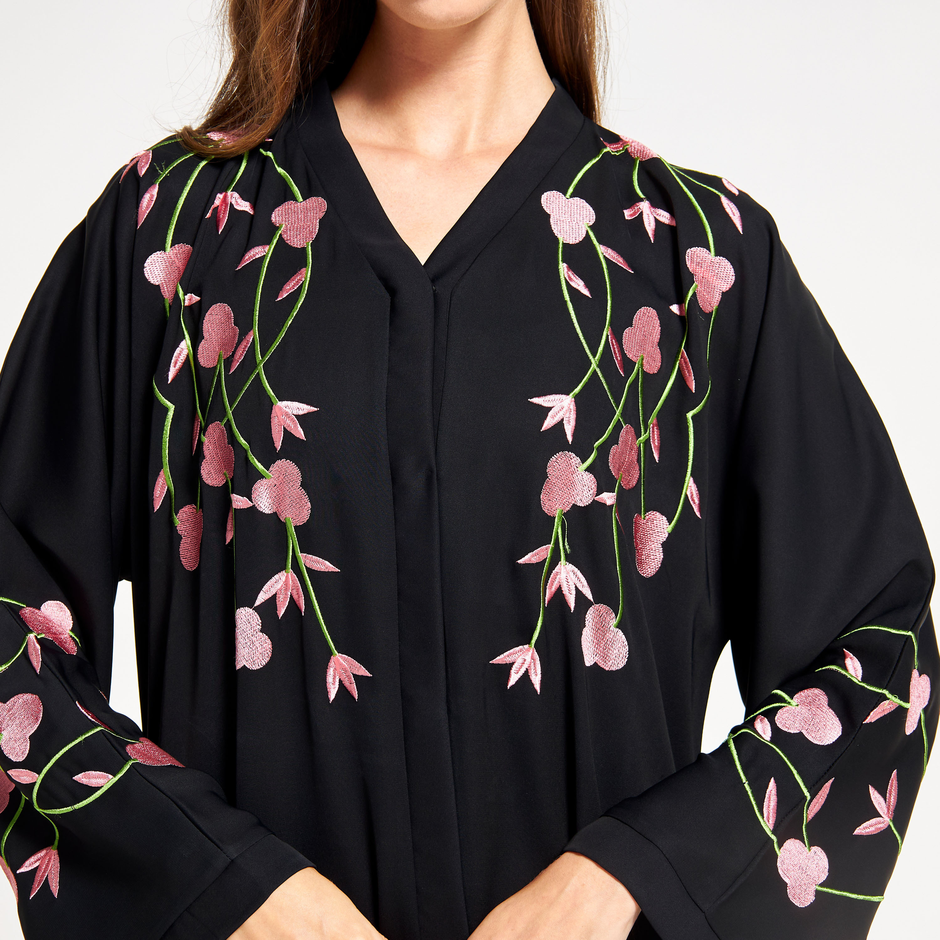 عباية بياقة V وتطريز زهري من إل إس-women-arabicclothing-abayas-image-3