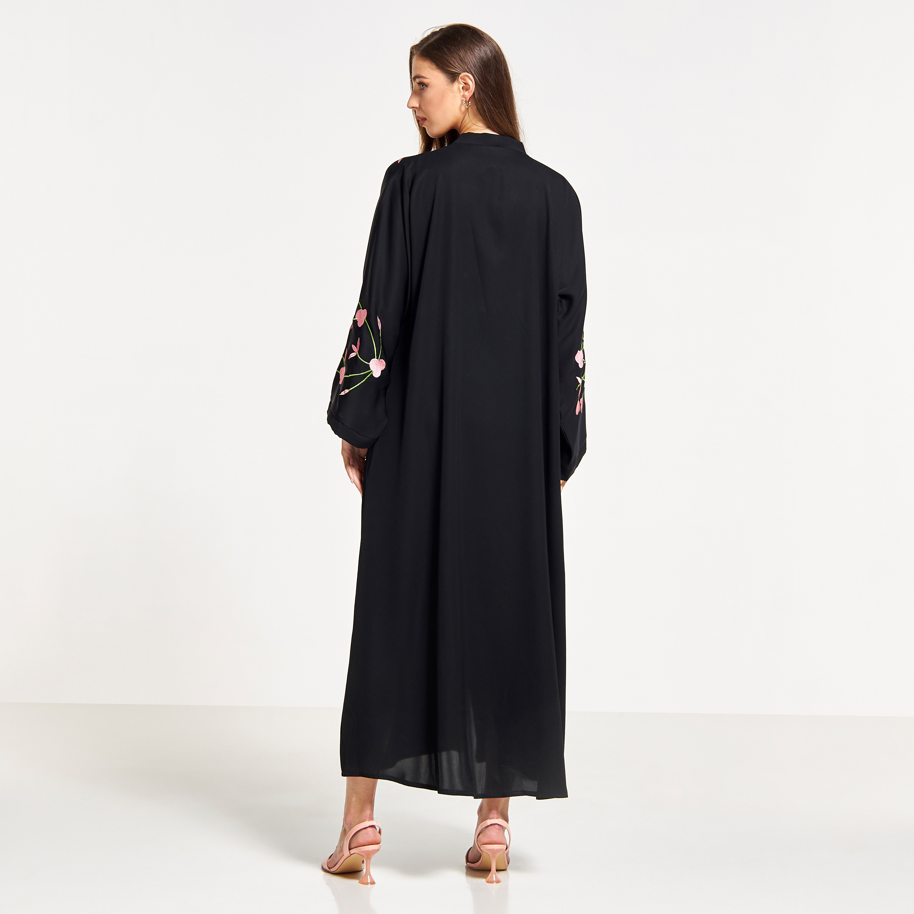 عباية بياقة V وتطريز زهري من إل إس-women-arabicclothing-abayas-image-4