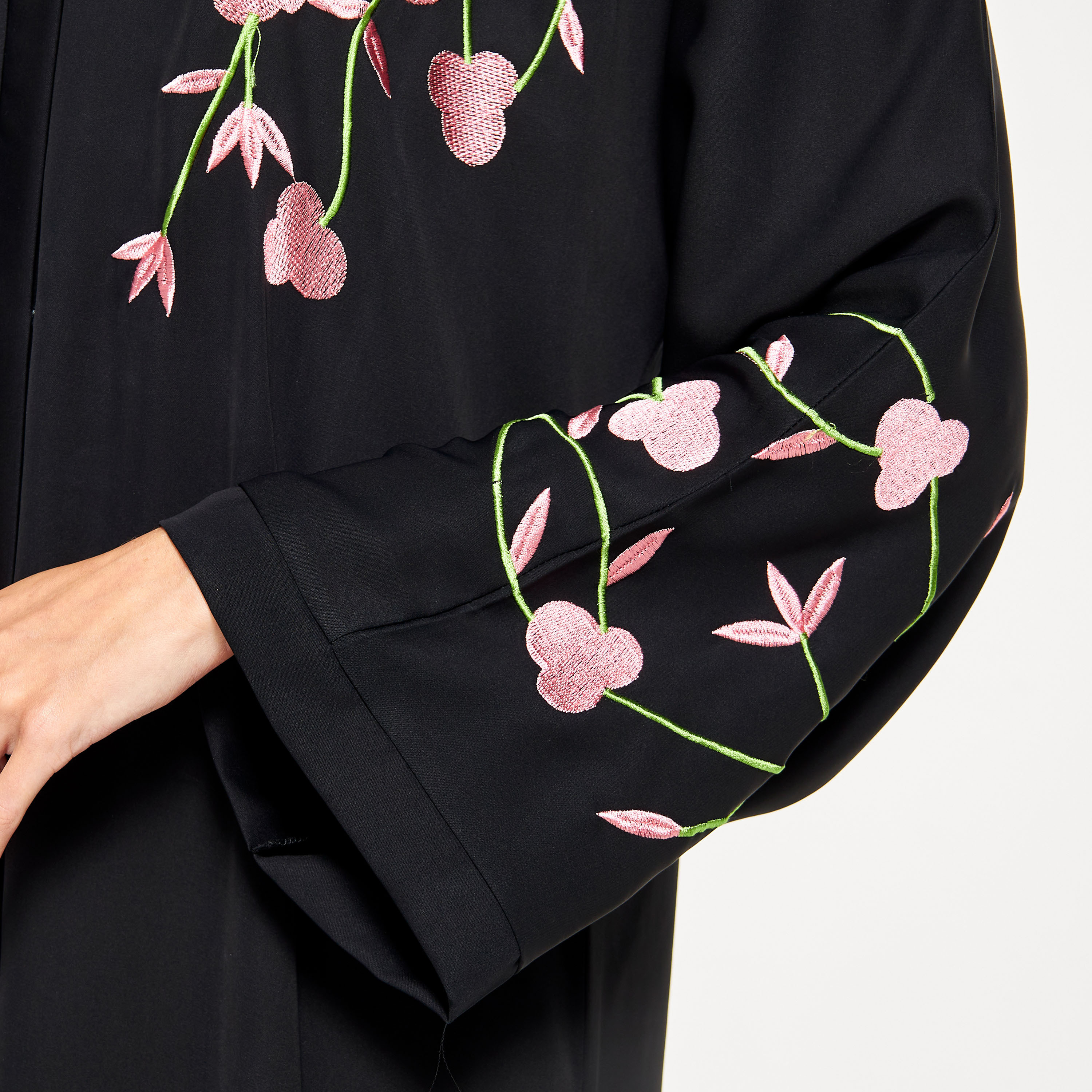 عباية بياقة V وتطريز زهري من إل إس-women-arabicclothing-abayas-image-5