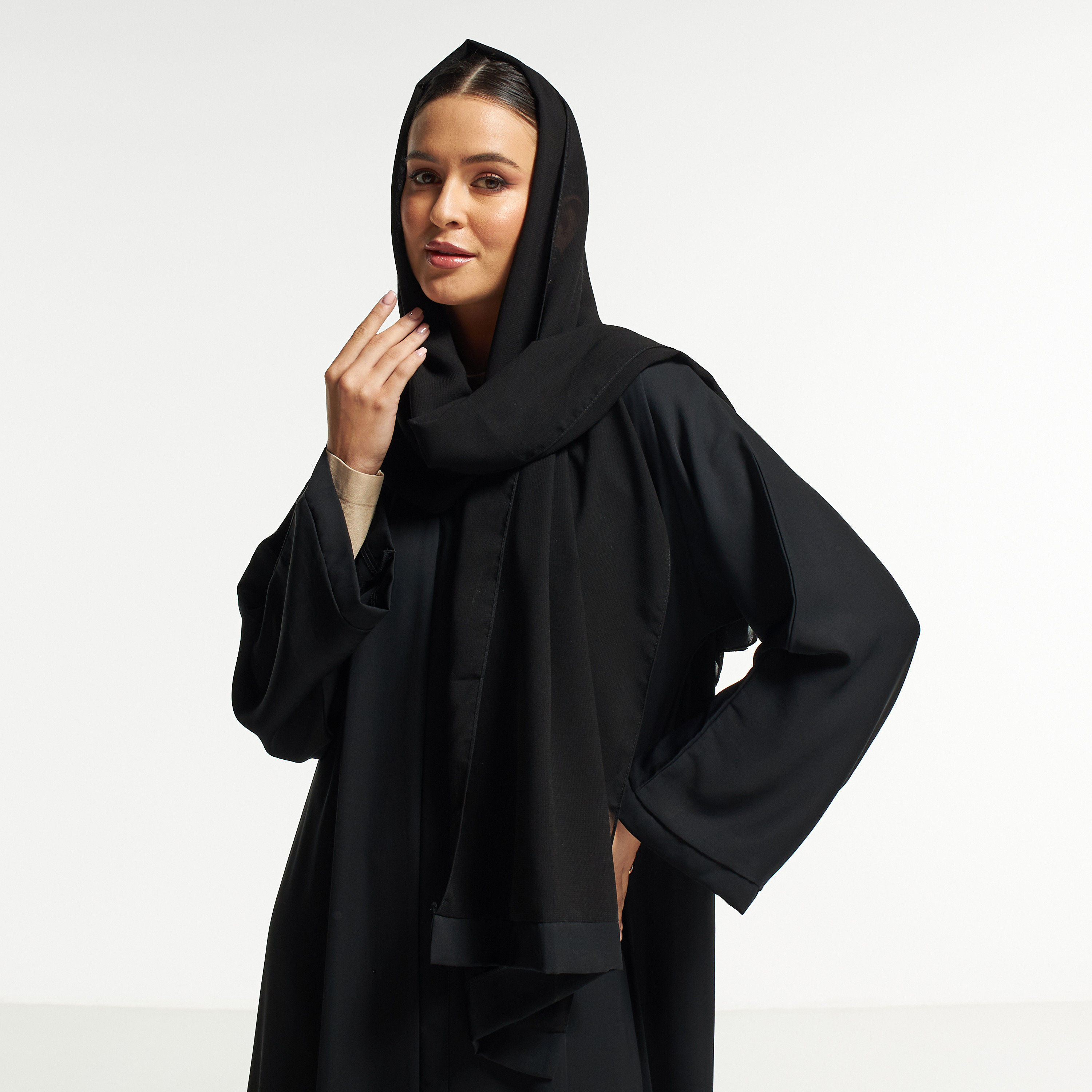 عباية بياقة V وتزيينات خرز مع حجاب من إل إس-women-arabicclothing-abayas-image-2