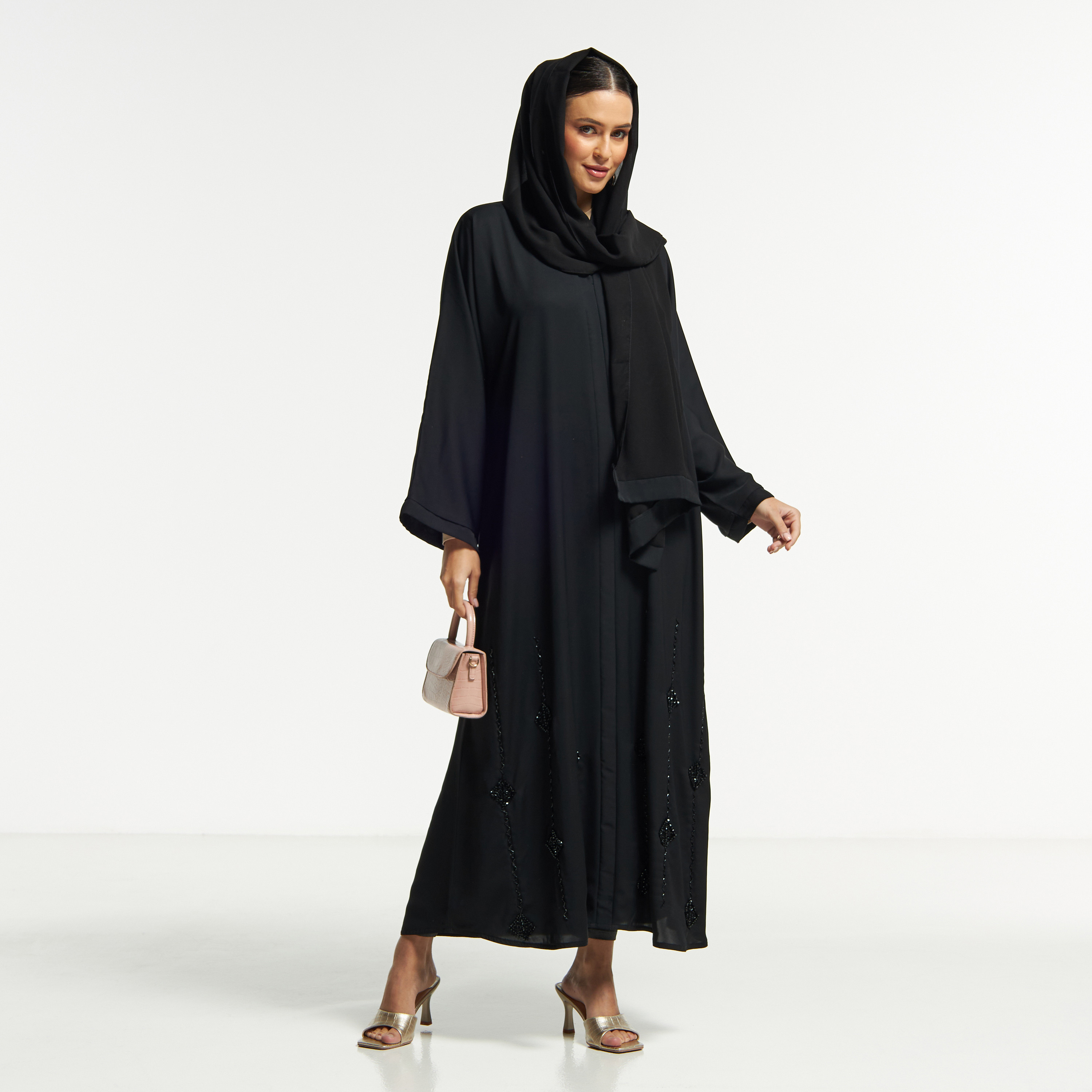 عباية بياقة V وتزيينات خرز مع حجاب من إل إس-women-arabicclothing-abayas-image-4