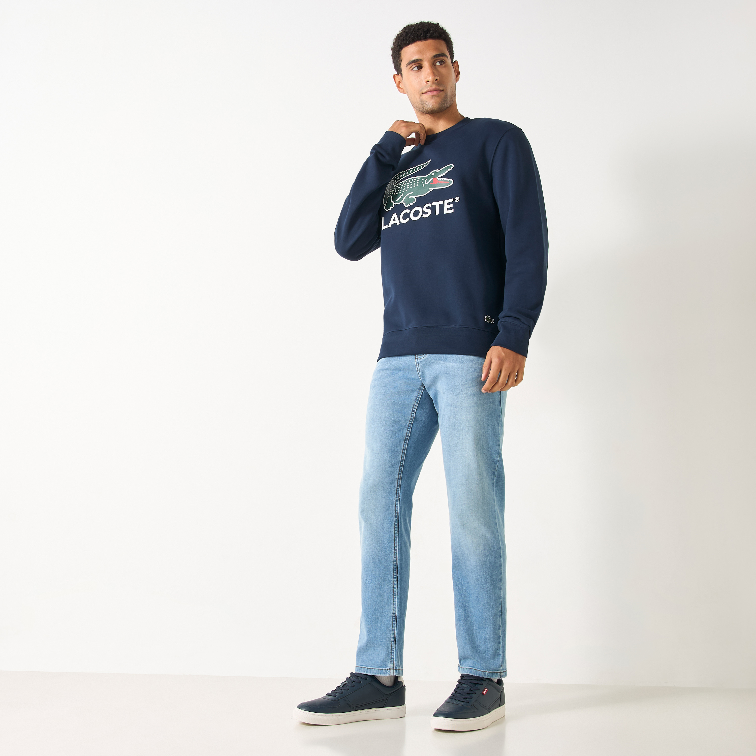 سويت شيرت بياقة ضيّقة وأكمام طويلة وطبعات من لاكوست-men-winterwear-hoodiesandsweatshirts-image-2