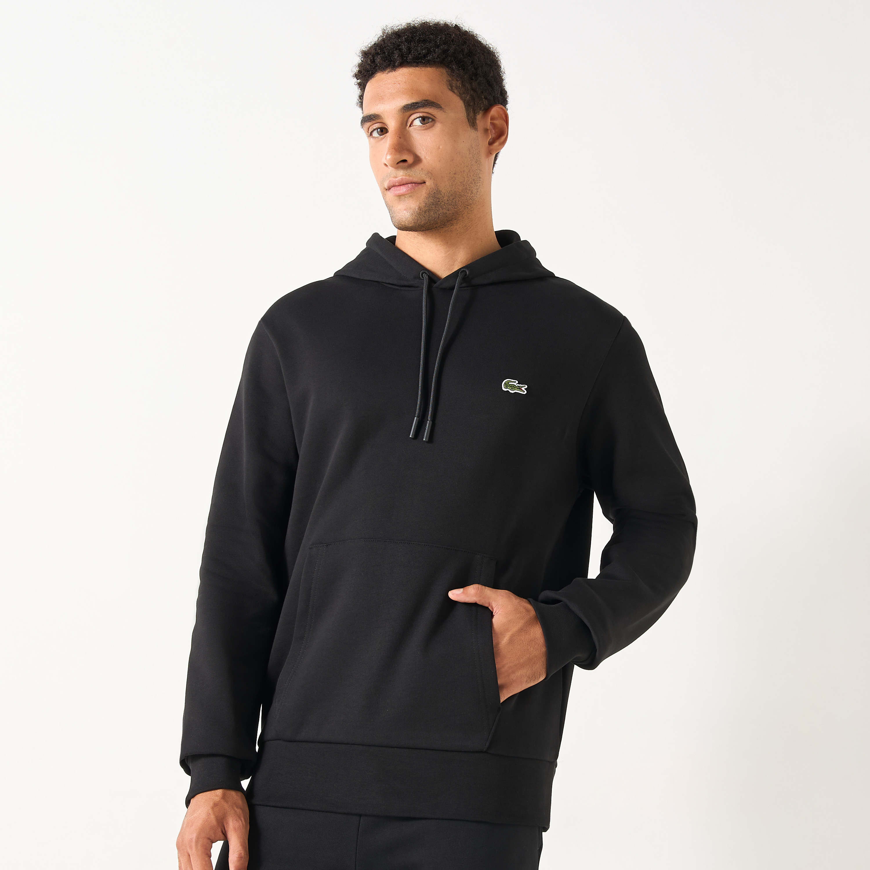 سويت شيرت سادة بقبّعة وأكمام طويلة وجيوب كنغر من لاكوست-men-clothing-hoodiesandsweatshirts-image-1