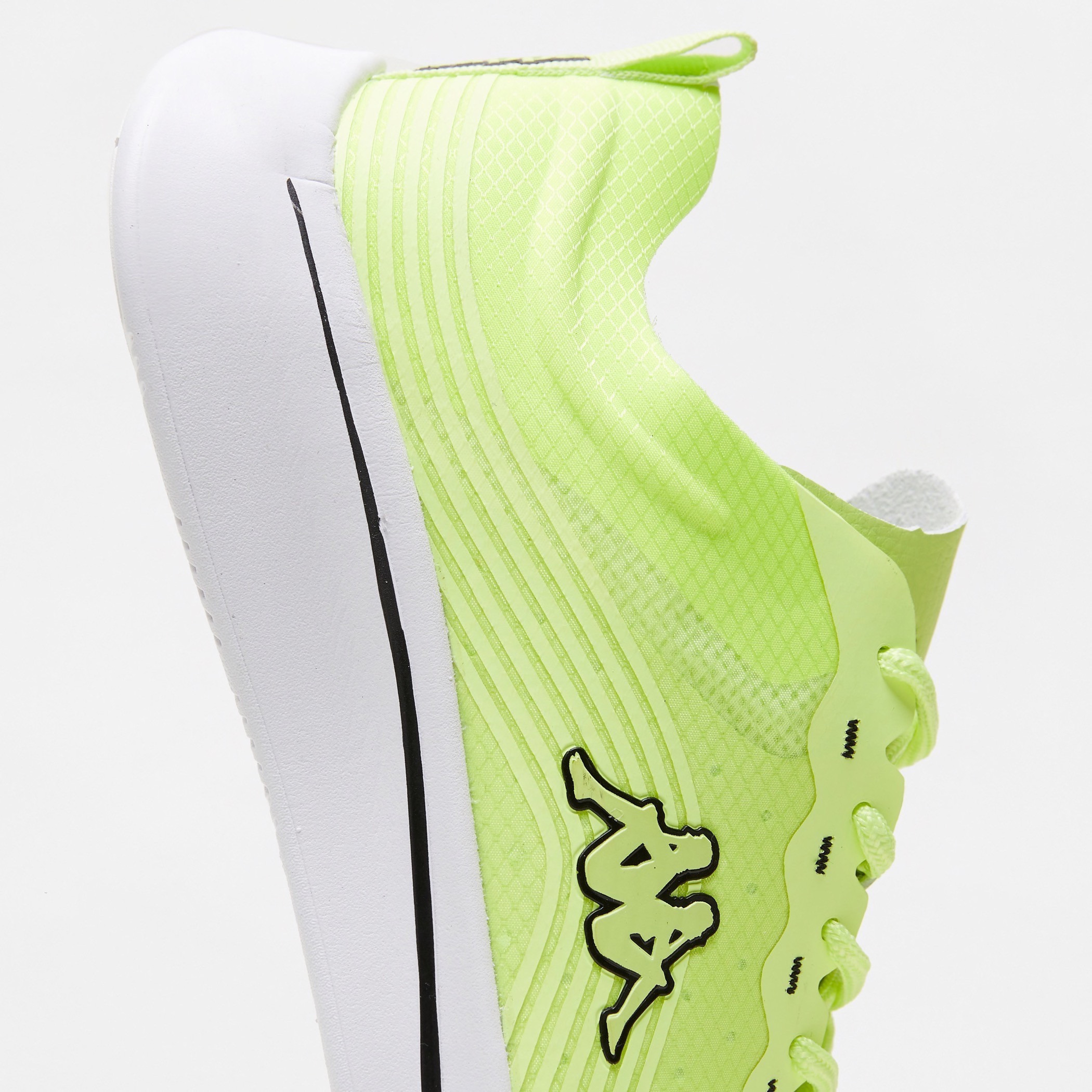 حذاء سنيكرز بارز الملمس برباط إغلاق وتفاصيل مغرزة-sports-men-shoes-image-4