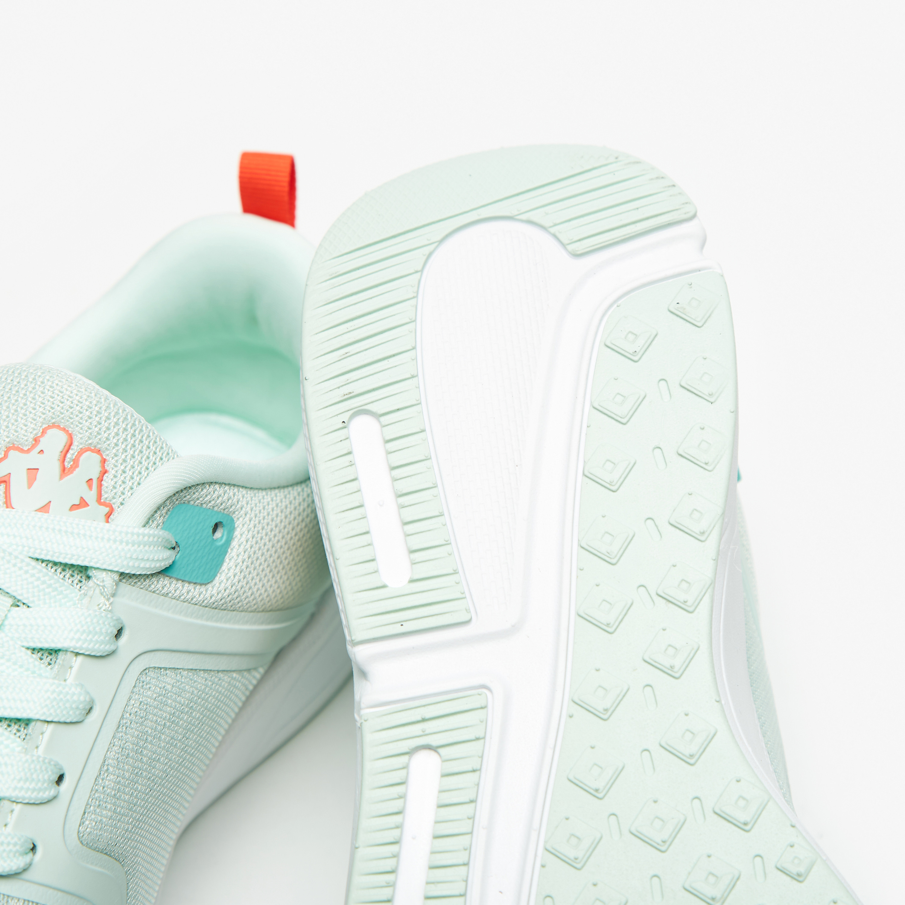 حذاء سنيكرز بكاحل منخفض ورباط إغلاق للنساء من كابا-women-shoes-sneakers-image-7