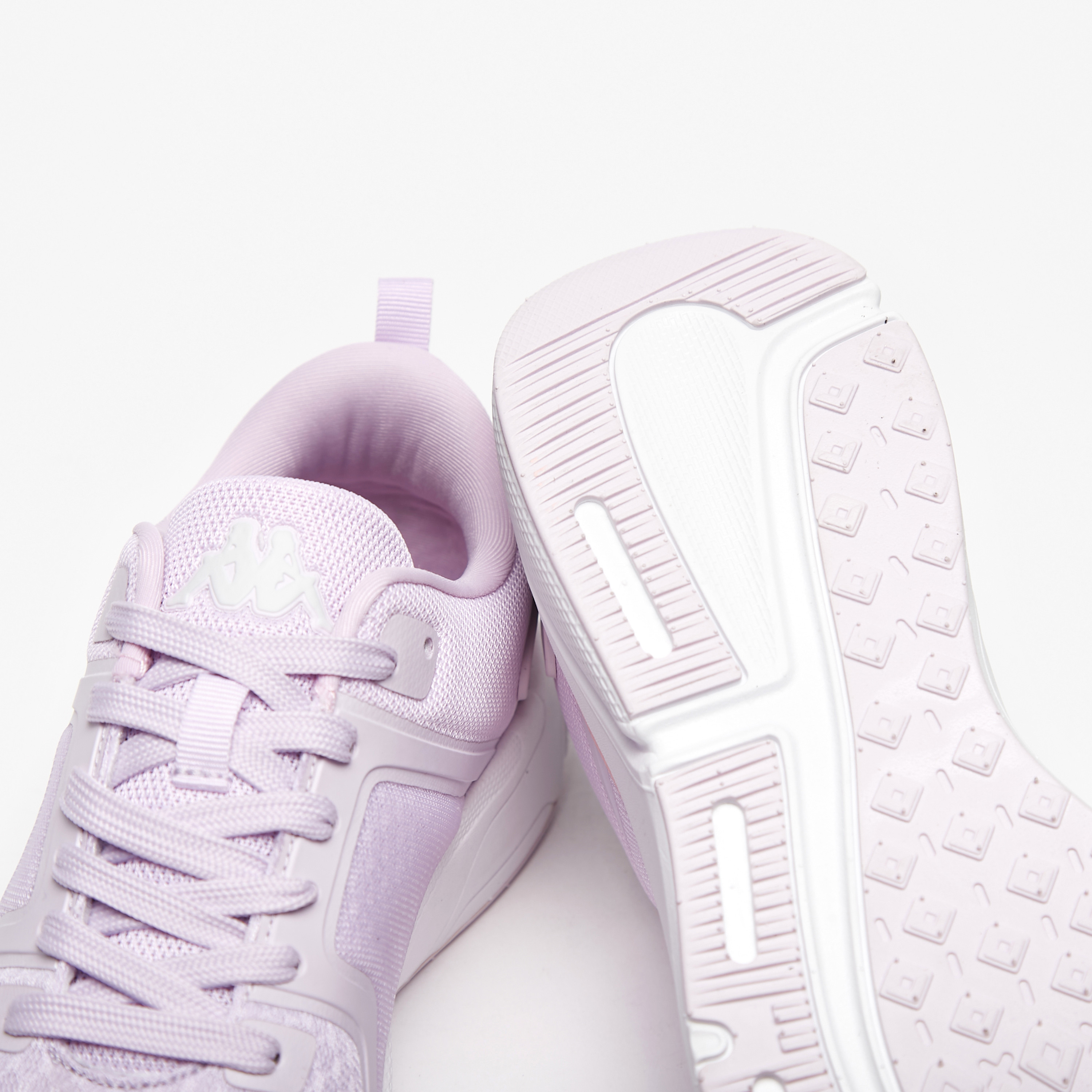 حذاء سنيكرز بكاحل منخفض ورباط إغلاق للنساء من كابا-women-shoes-sneakers-image-11