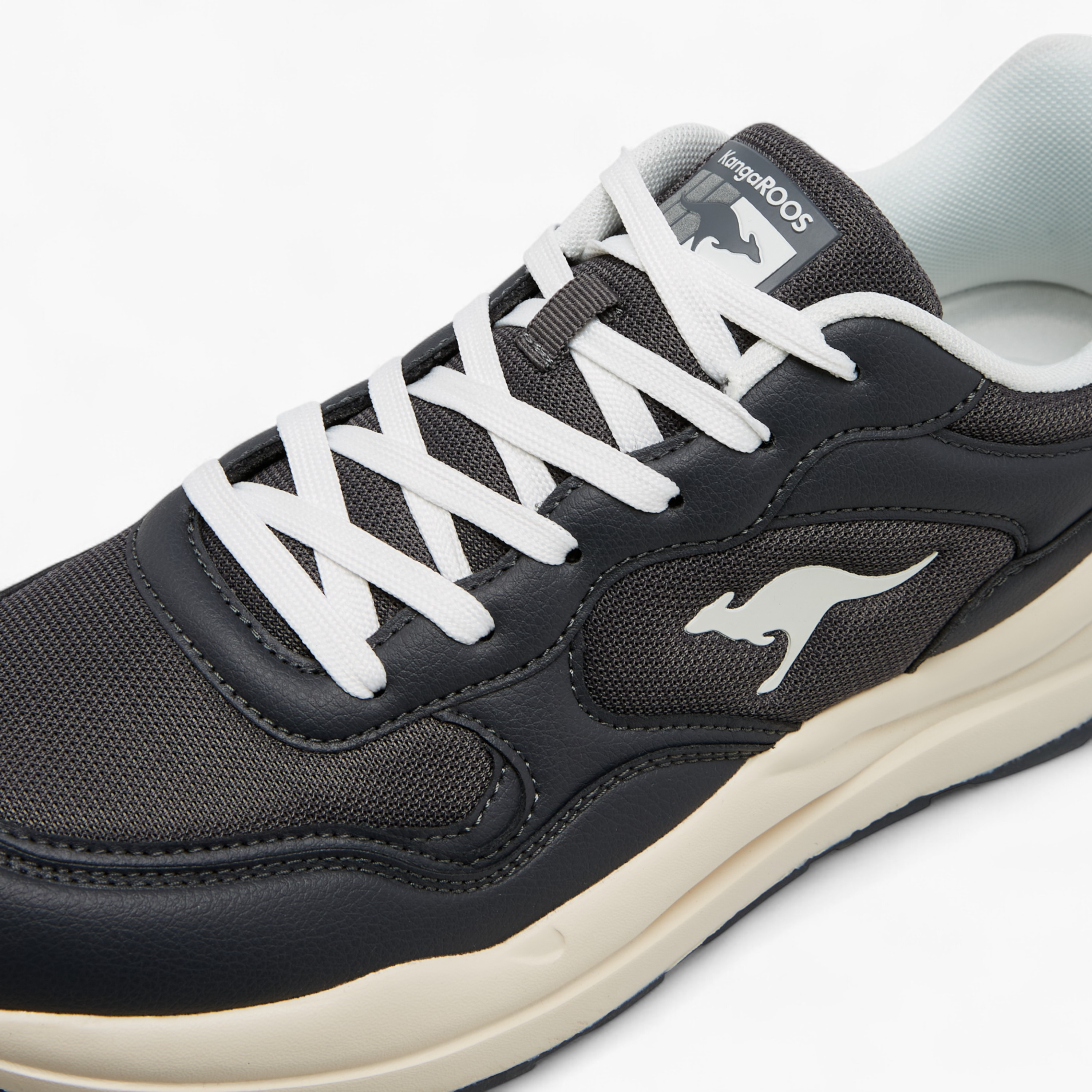 حذاء رياضي متعدد التصاميم برباط إغلاق للرجال من كانجاروز-sports-men-shoes-image-4