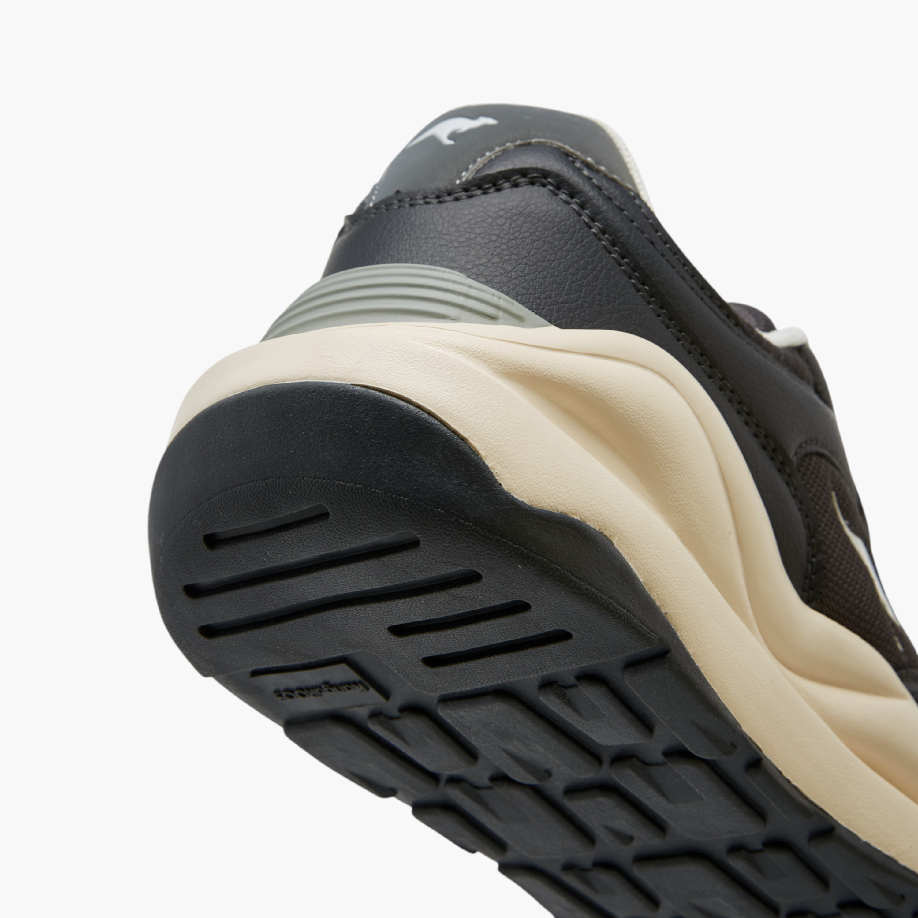 حذاء رياضي متعدد التصاميم برباط إغلاق للرجال من كانجاروز-sports-men-shoes-image-5