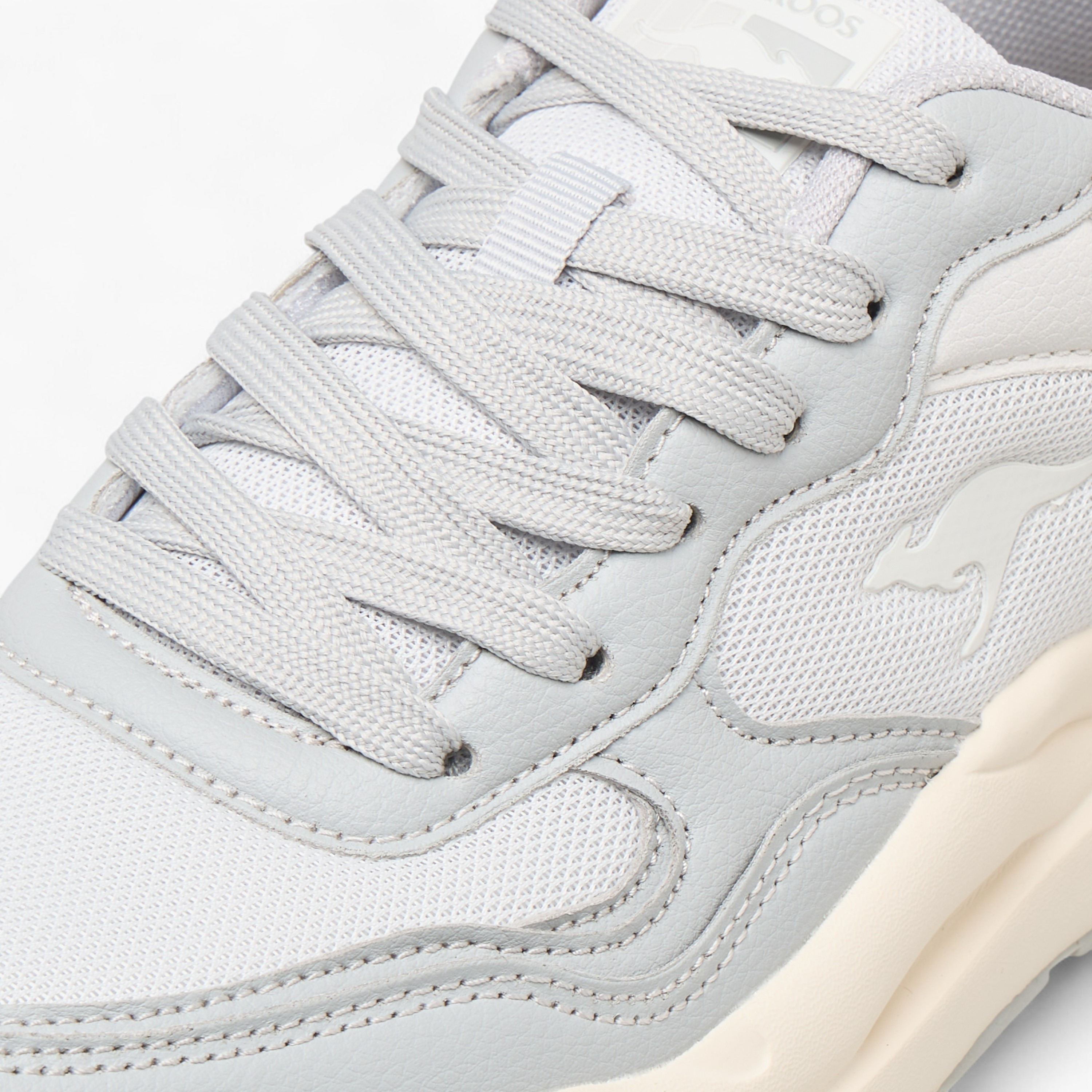 حذاء رياضي بألواح ورباط للنساء من كانجاروز-women-shoes-sports-image-6