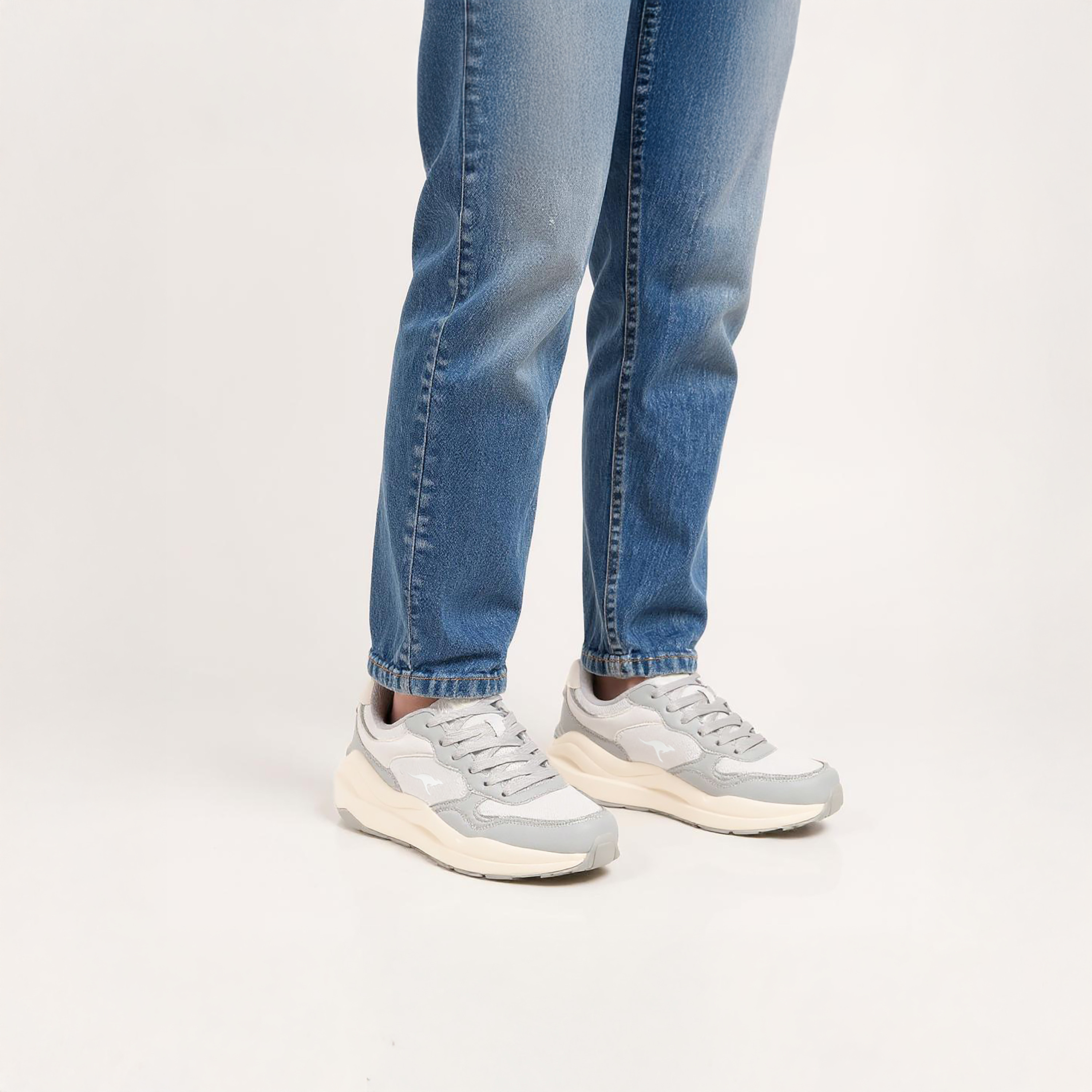 حذاء رياضي بألواح ورباط للنساء من كانجاروز-women-shoes-sports-image-3