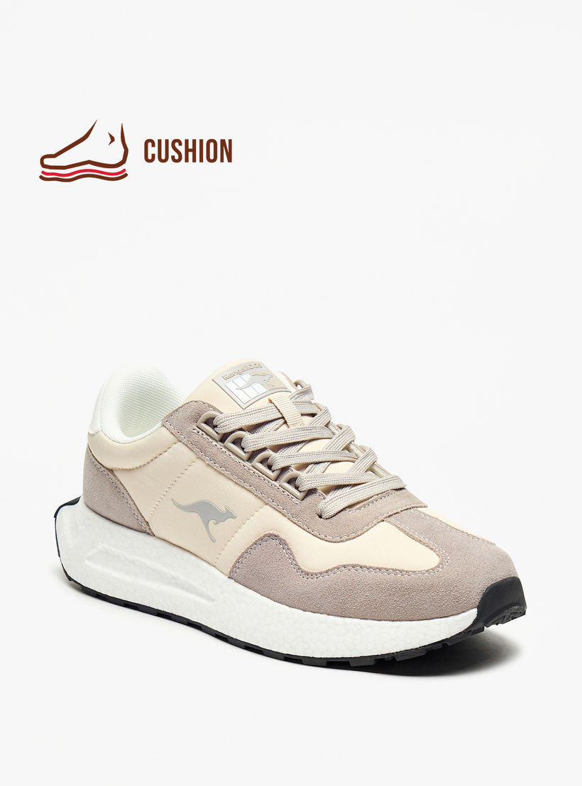 حذاء مشي بتفاصيل شعار ورباط إغلاق للنساء من كانجاروز-sports-women-shoes-image-1