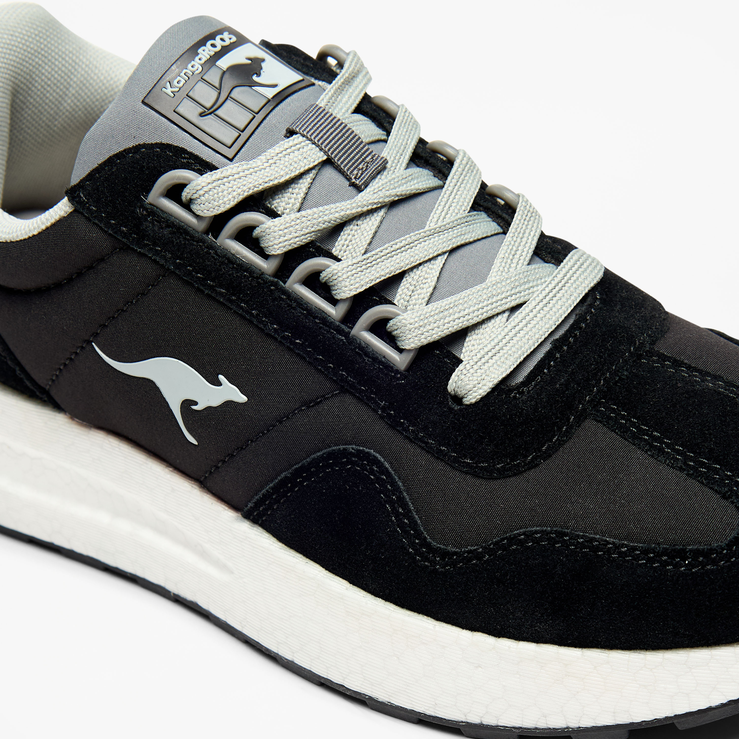 حذاء مشي بتفاصيل شعار ورباط إغلاق للنساء من كانجاروز-sports-women-shoes-image-4