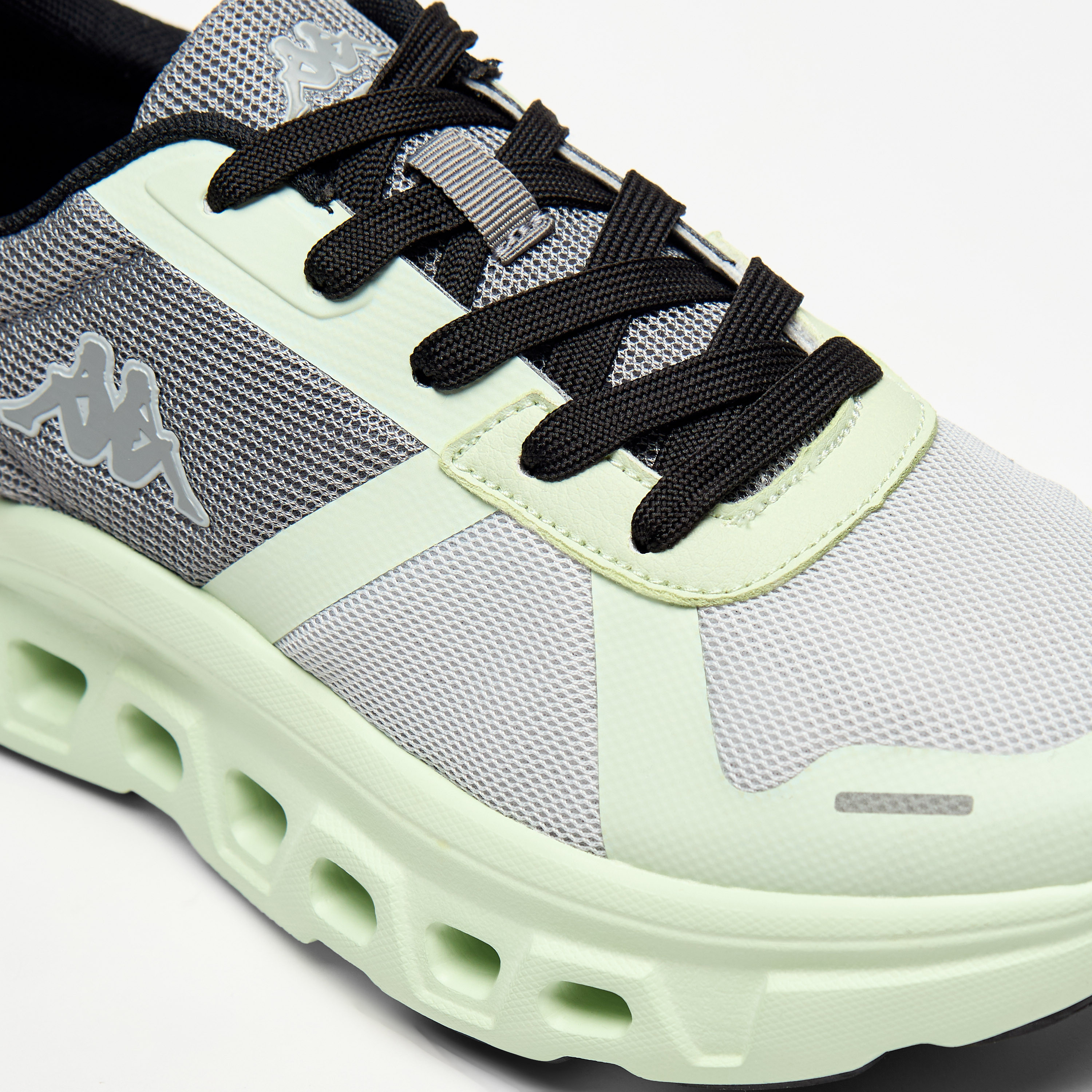 حذاء رياضي بقوالب ملونة ورباط إغلاق للنساء من كابا-sports-women-shoes-image-5