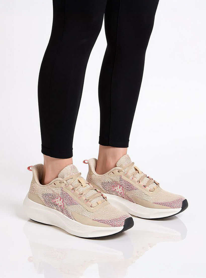 حذاء رياضي بتفاصيل شعار ورباط إغلاق للنساء من كابا-women-shoes-sports-image-2
