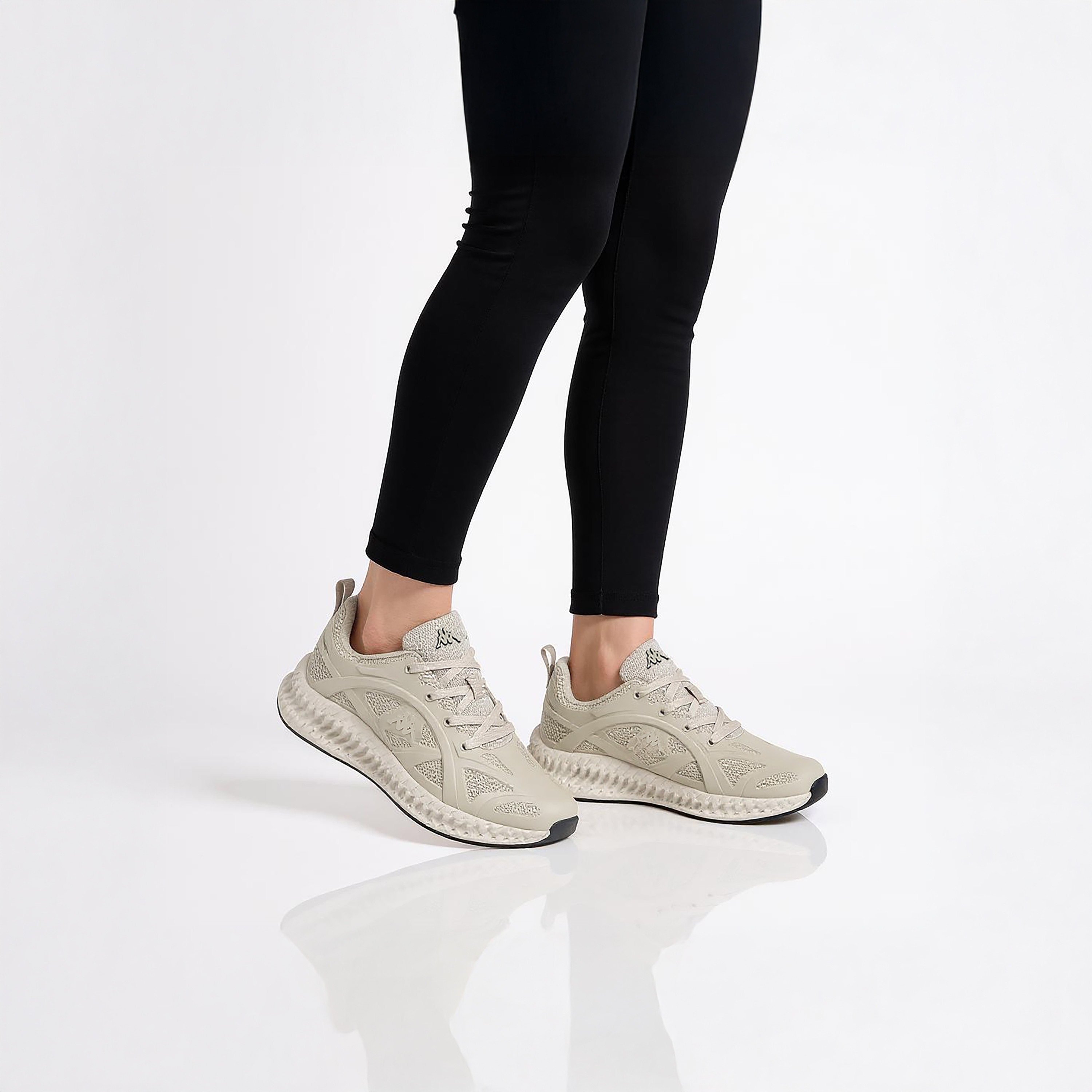 حذاء رياضي بألواح ورباط إغلاق للنساء من كابا-women-shoes-sports-image-3