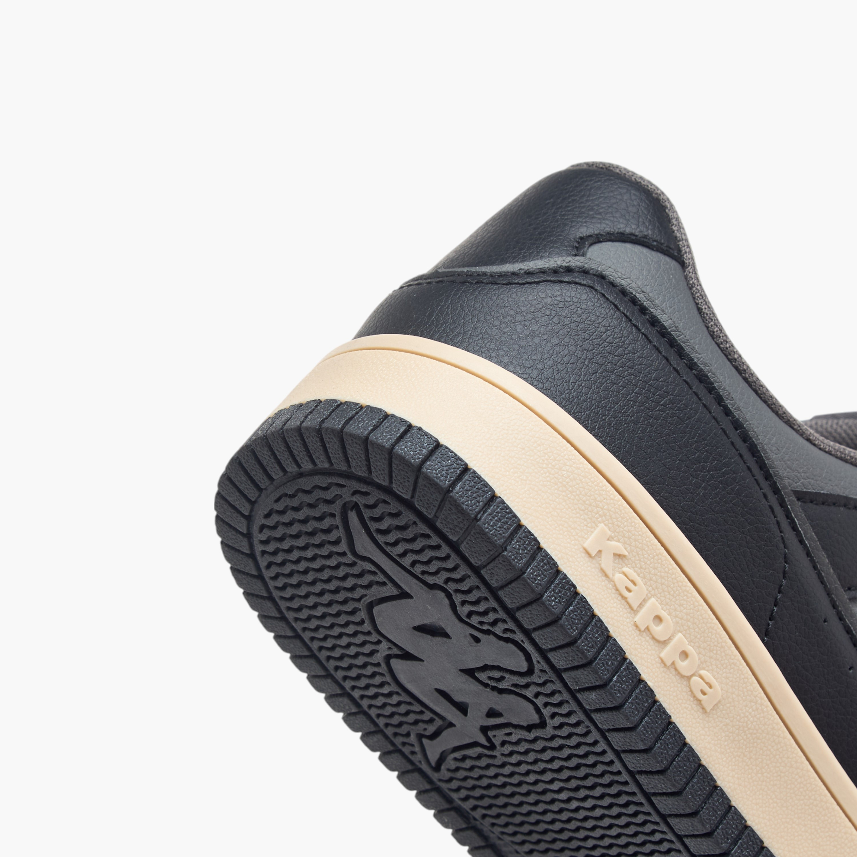 حذاء سنيكرز مثقب برباط إغلاق للرجال من كابا-men-shoes-sneakers-image-5