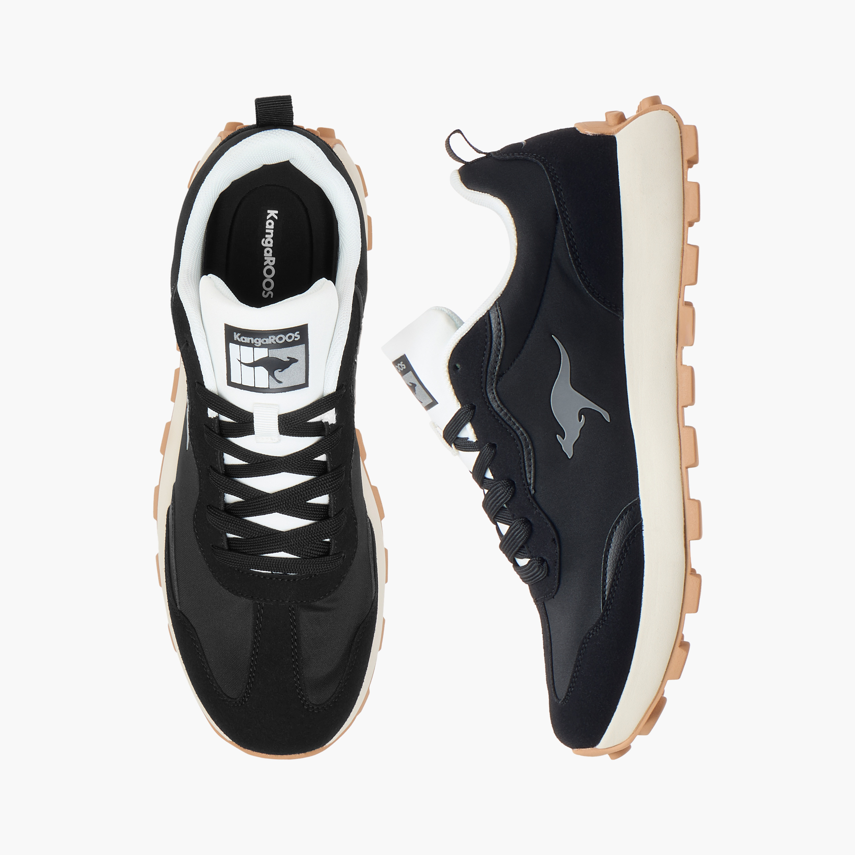 حذاء رياضي بطبعات شعار ورباط إغلاق للرجال من كانجاروز-sports-men-shoes-image-1