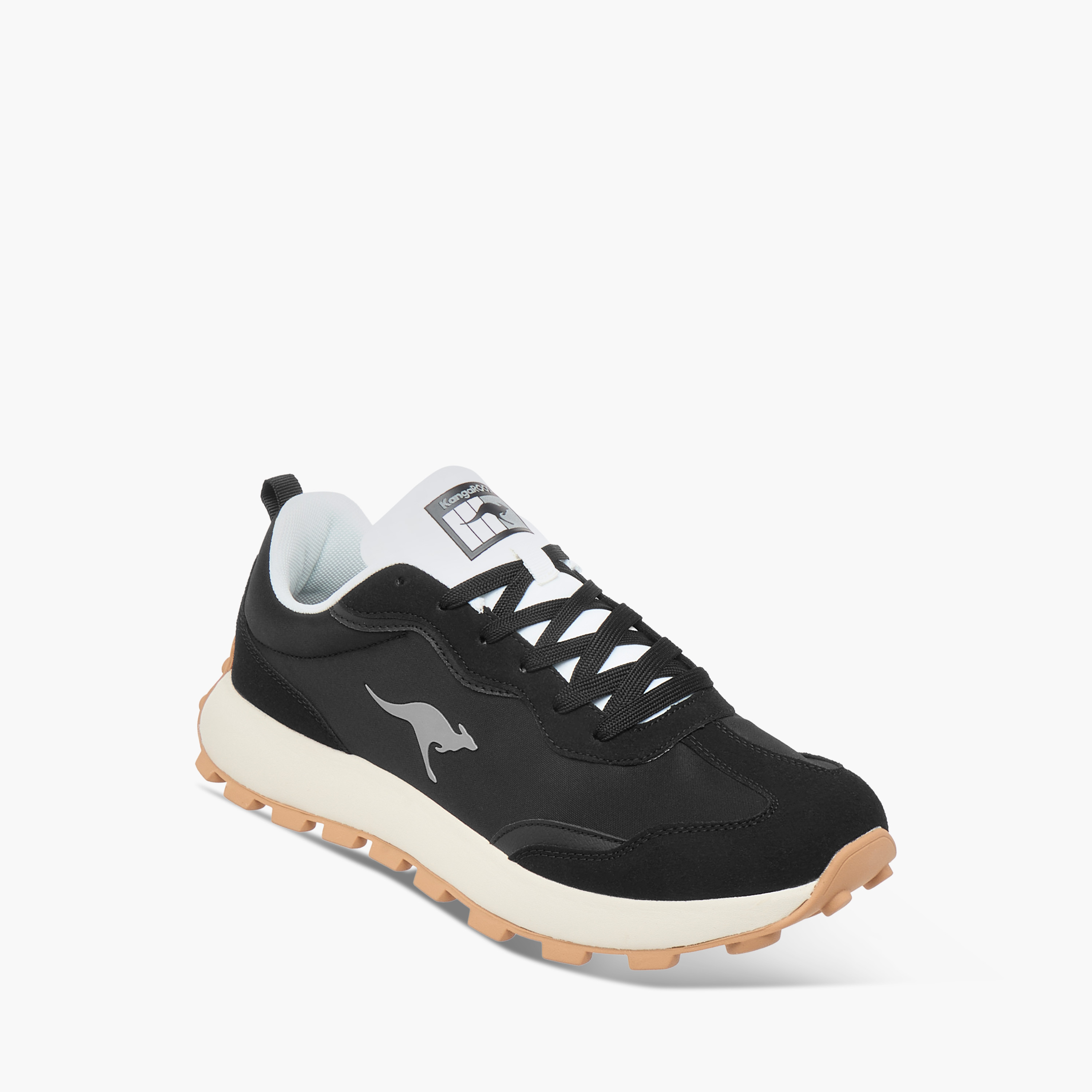 حذاء رياضي بطبعات شعار ورباط إغلاق للرجال من كانجاروز-sports-men-shoes-image-2