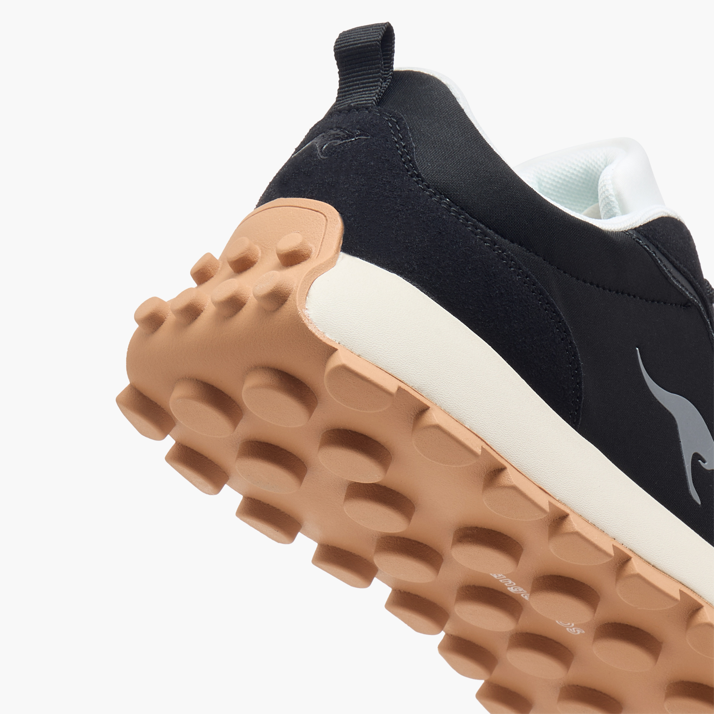 حذاء رياضي بطبعات شعار ورباط إغلاق للرجال من كانجاروز-sports-men-shoes-image-5