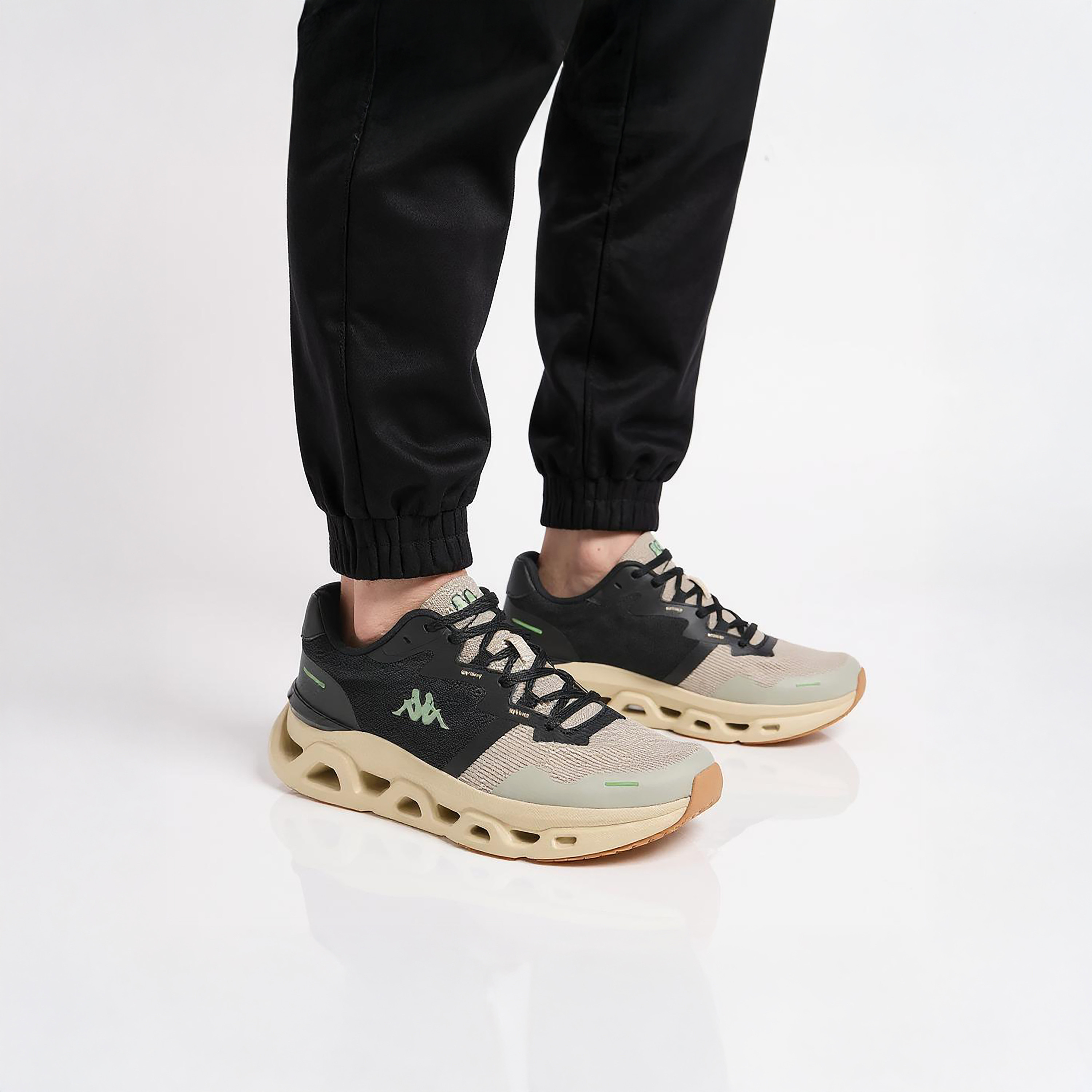 حذاء رياضي بألواح ورباط للرجال من كابا-sports-men-shoes-image-3