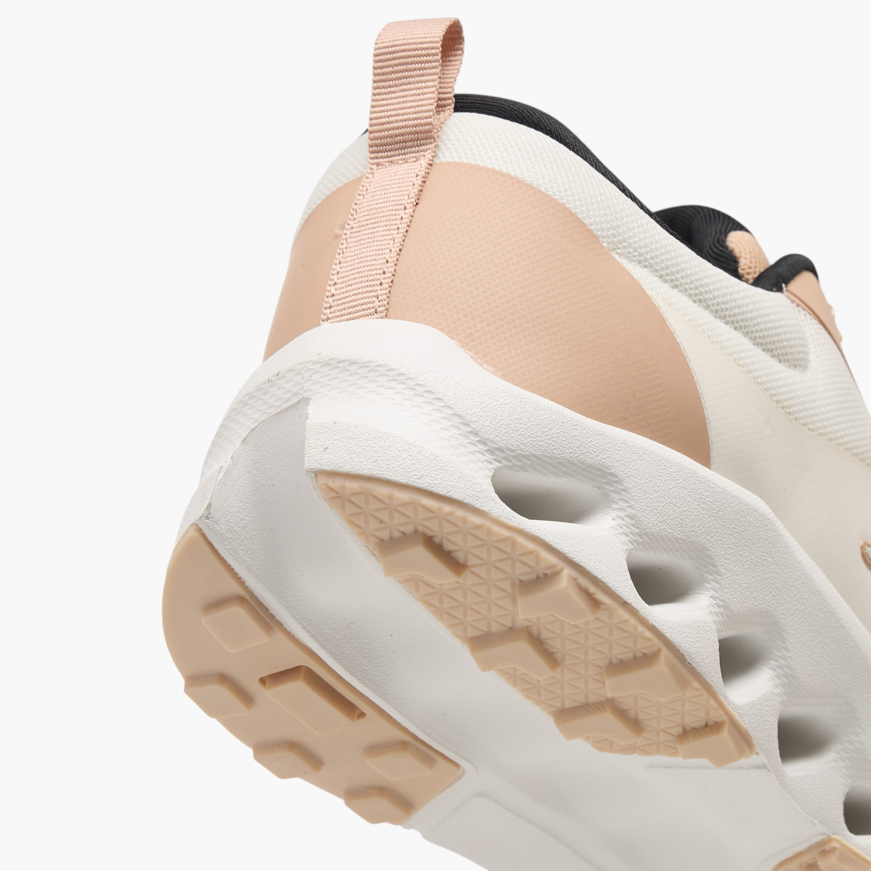 حذاء رياضي برباط إغلاق وتفاصيل شعار للنساء من كابا-women-shoes-sports-image-1