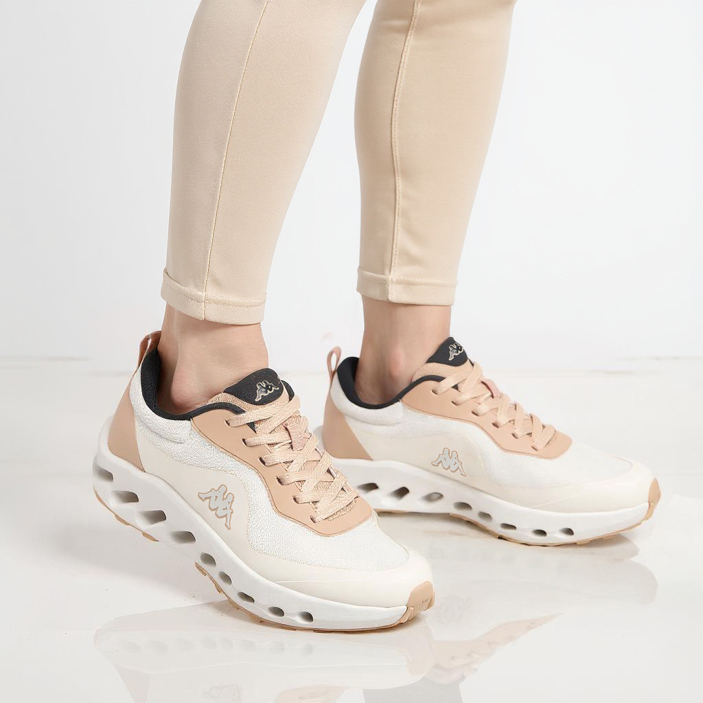 حذاء رياضي برباط إغلاق وتفاصيل شعار للنساء من كابا-women-shoes-sports-image-6