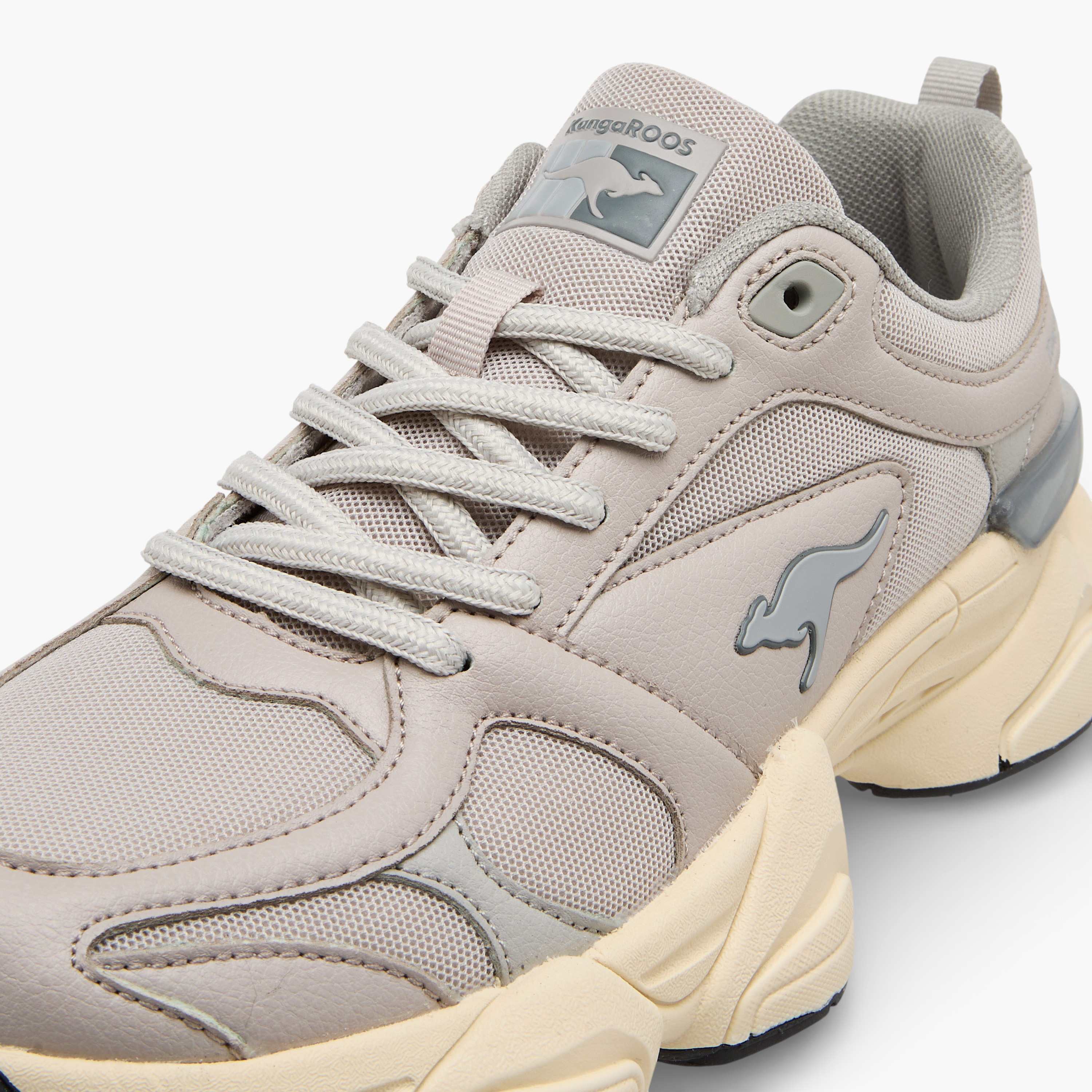 حذاء رياضي برباط إغلاق للنساء من كانجاروز-women-shoes-sports-image-4
